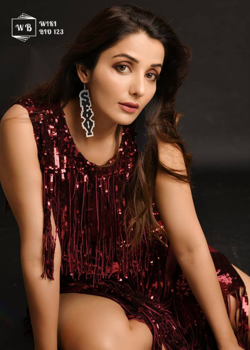 Sonia Maan Wiki Bio Age Figure Size Height Affair HD Image Wallpaper