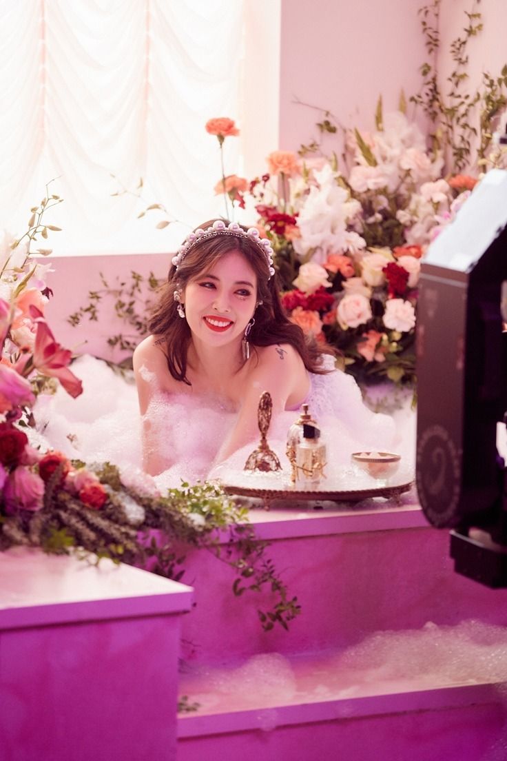 HyunAh #현아 #hyuna #HyunA #Hyuna #hyunatic #aing #hyunaing #Flower_Shower. Flower shower, Hyuna flower, Hyuna flower shower