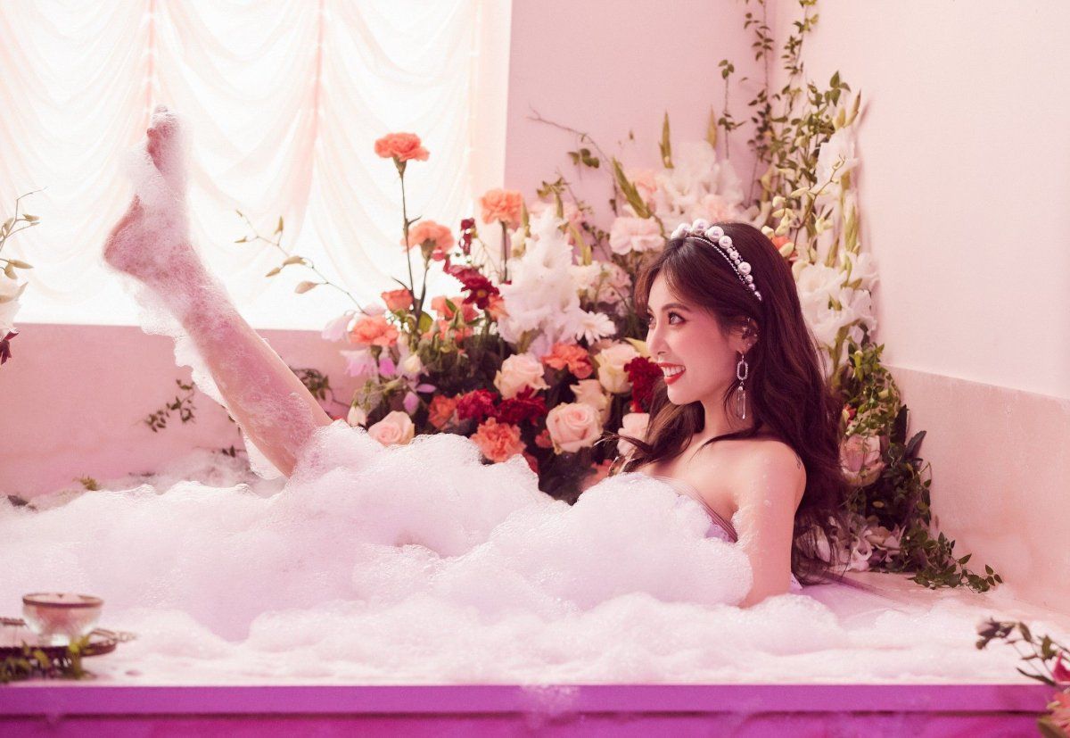 Behind the scenes Hyuna's Flower Shower music video by Melon. Shower music, Flower shower, Music videos
