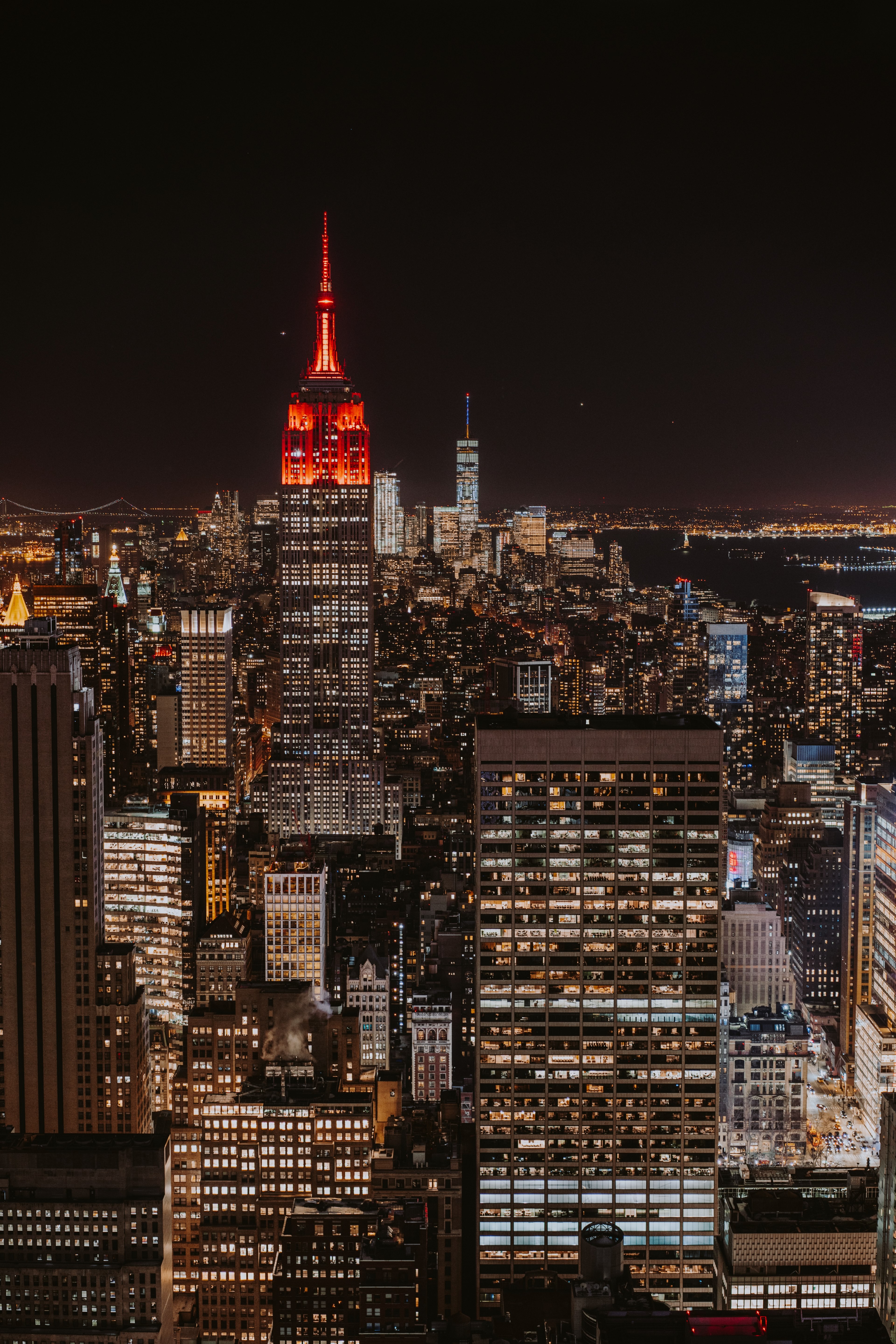Wallpaper / the new york skyline lit up at night, bright new york skyline 4k wallpaper