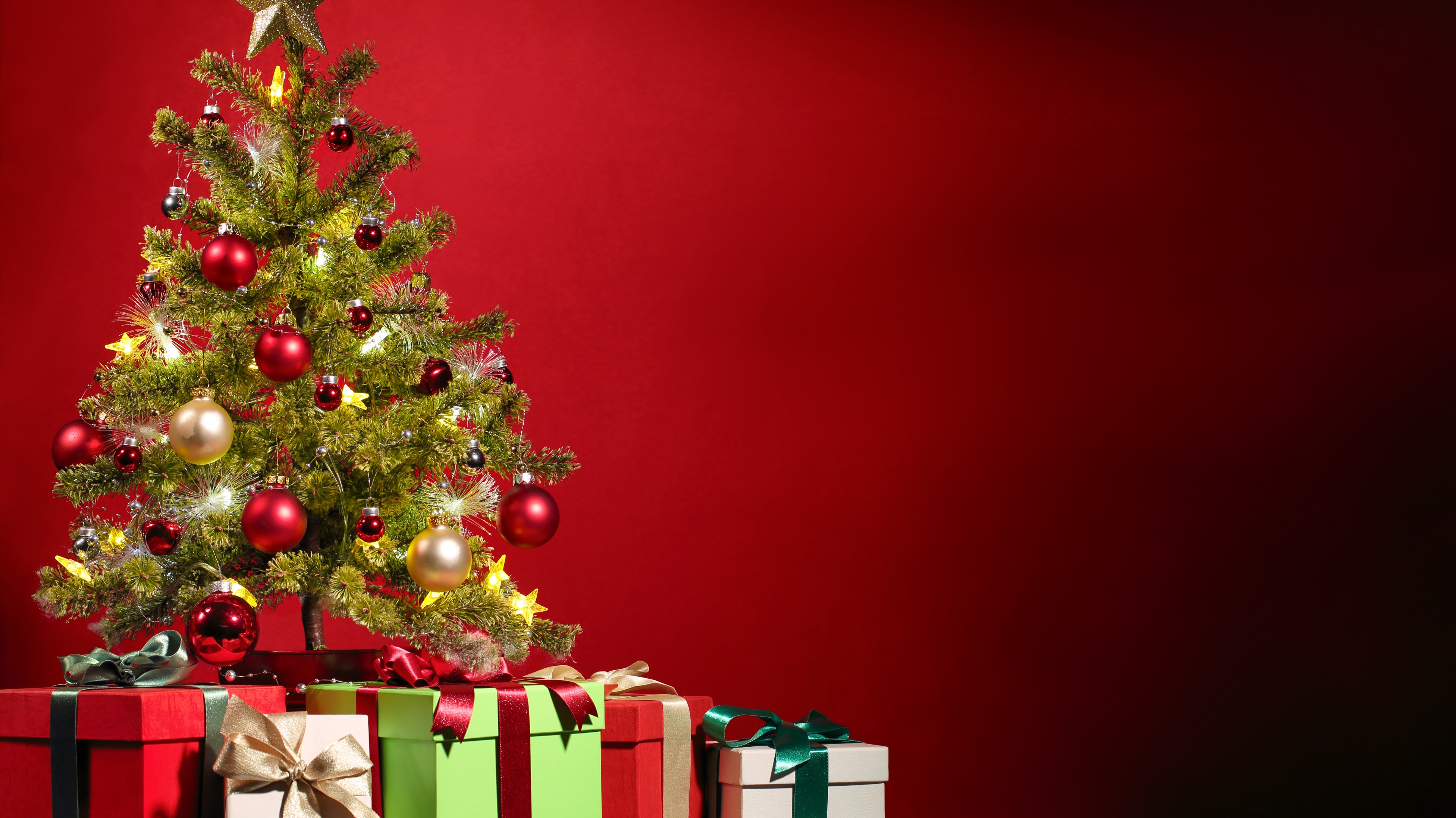 Christmas Tree Wallpaper 4K, Christmas Decoration, Gifts, Christmas Balls, Celebrations Christmas