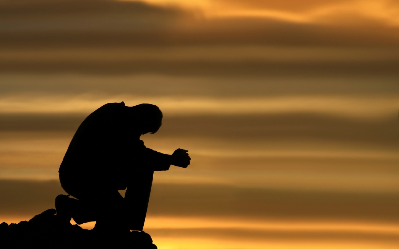 Kneeling In Prayer HD Wallpaper