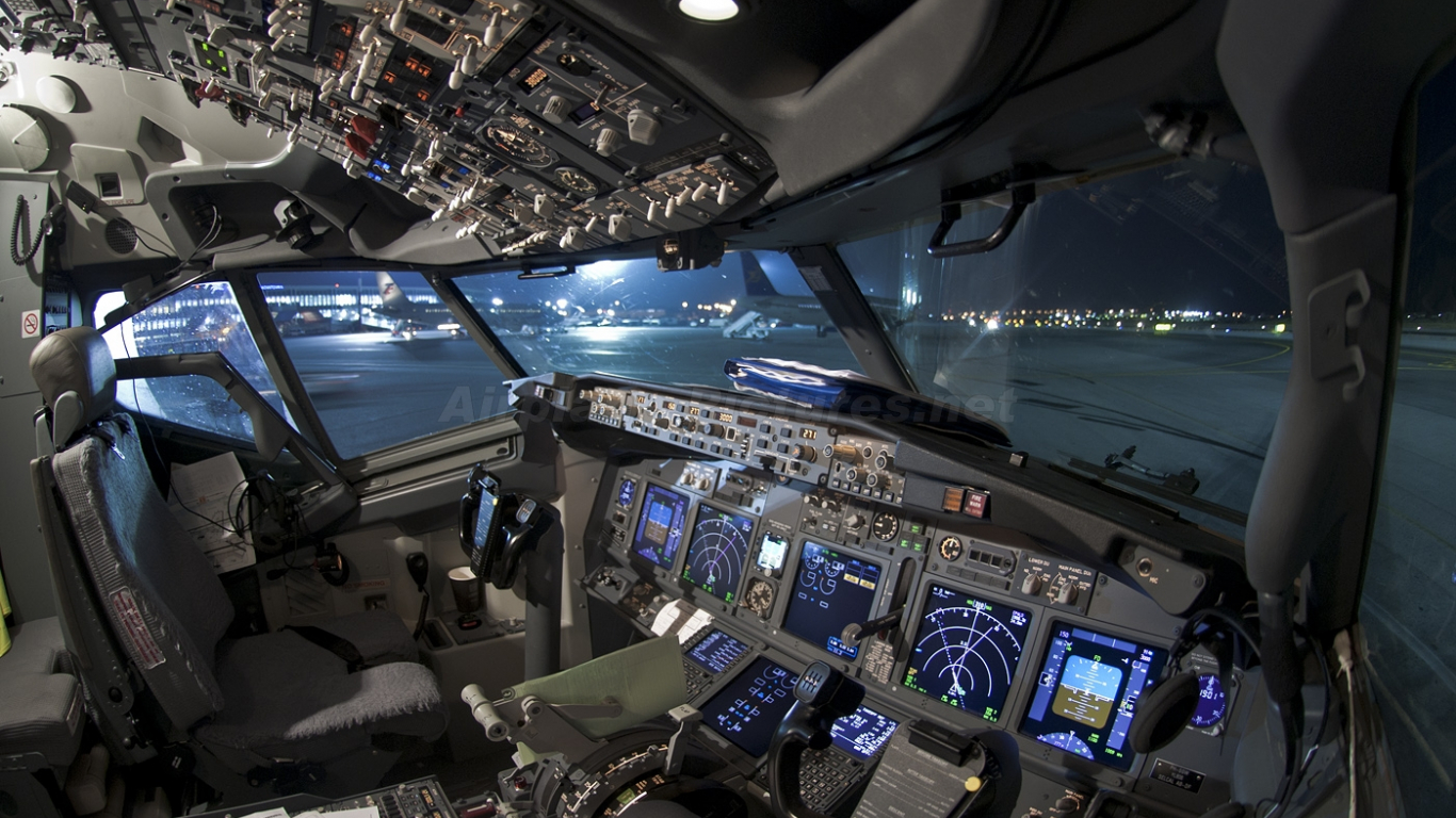 Free download PH GGW Transavia Boeing 737 800 at Heraklion Nikos Kazantzakis [1400x966] for your Desktop, Mobile & Tablet. Explore 737 800 Cockpit Wallpaper 800 Cockpit Wallpaper, Boeing 737 Cockpit Wallpaper, Wallpaper Cockpit