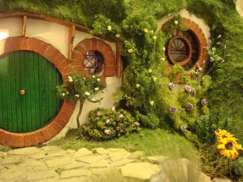 Hobbit hole wallpaperx768