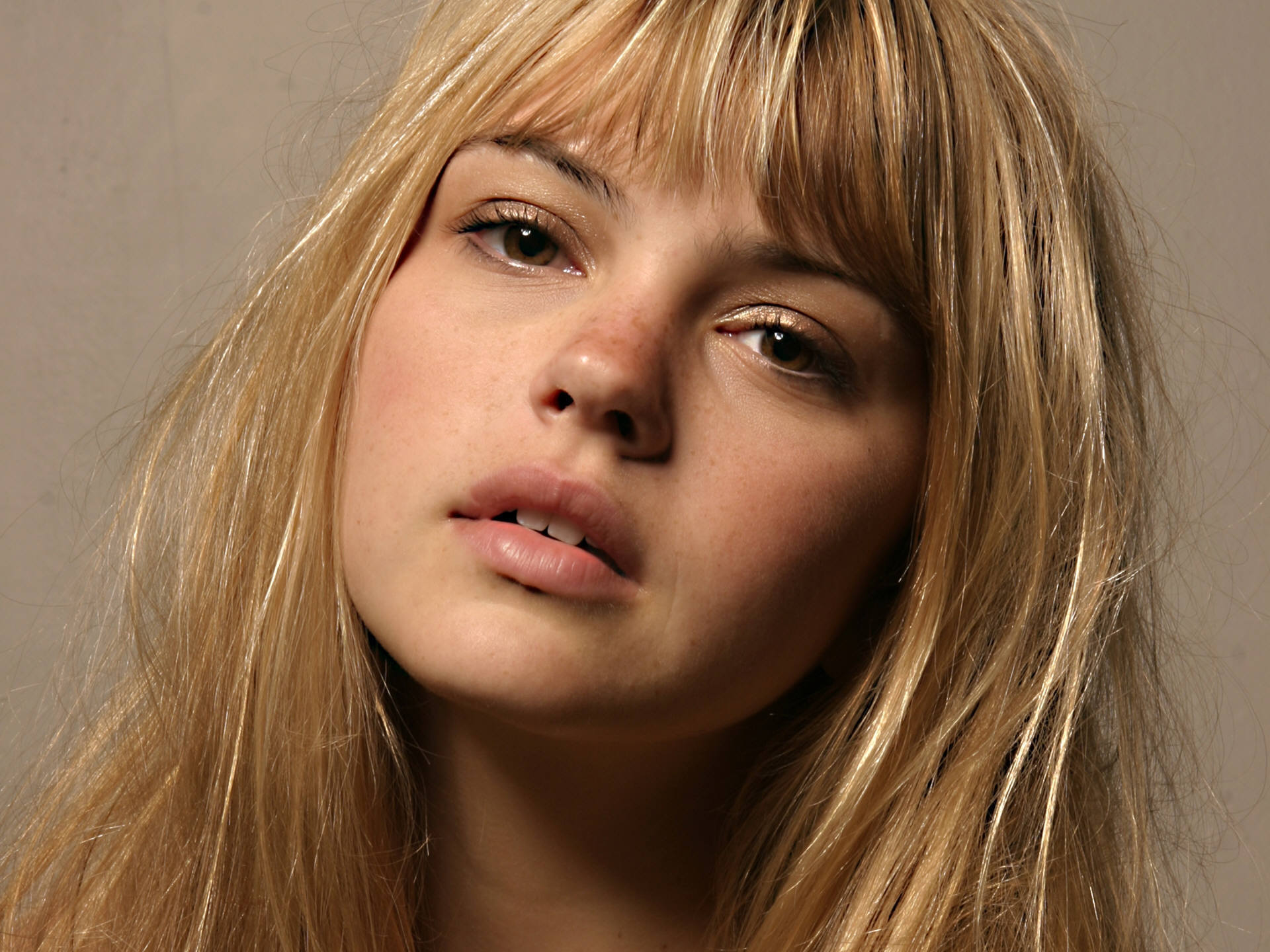 Aimee wallpaper Teegarden Wallpaper