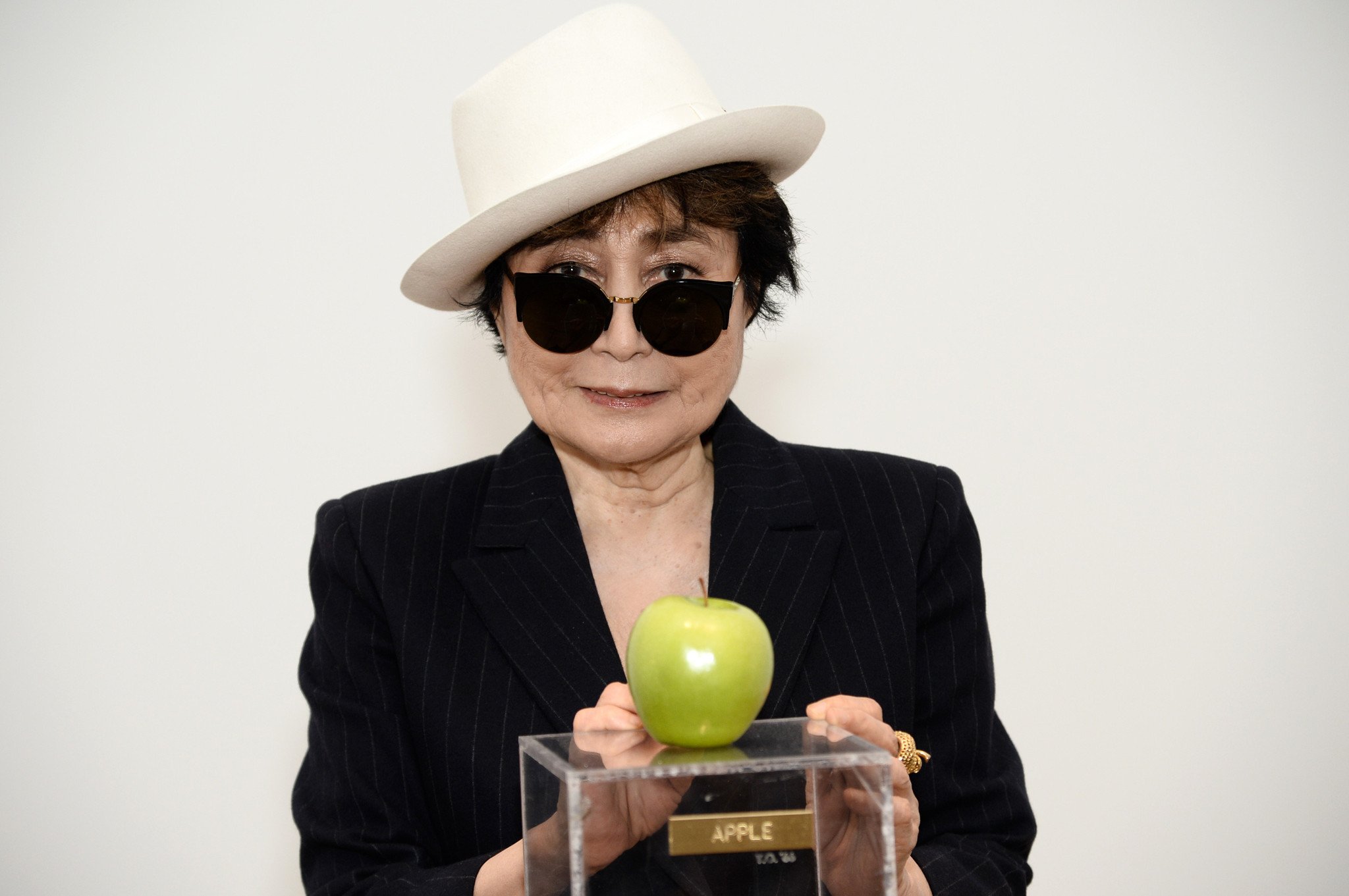 Yoko Ono HD Wallpaper