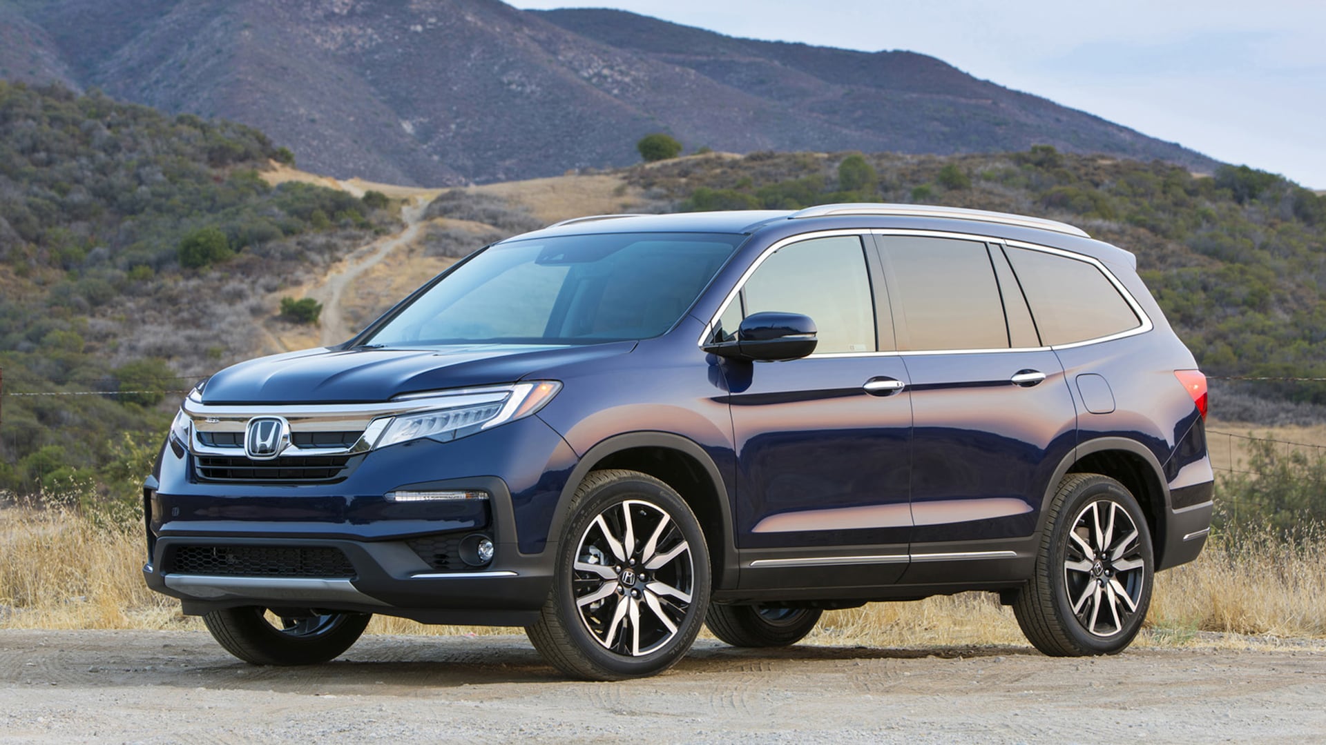 2022 Honda Pilot Buyer's Guide: Reviews, Specs, Comparisons