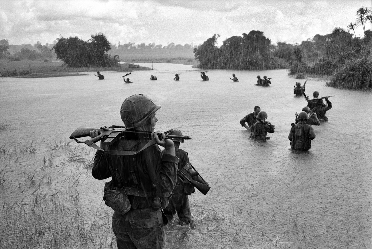 Photos: Haunting, Rarely Seen Image from the Battle Lines of the Vietnam War