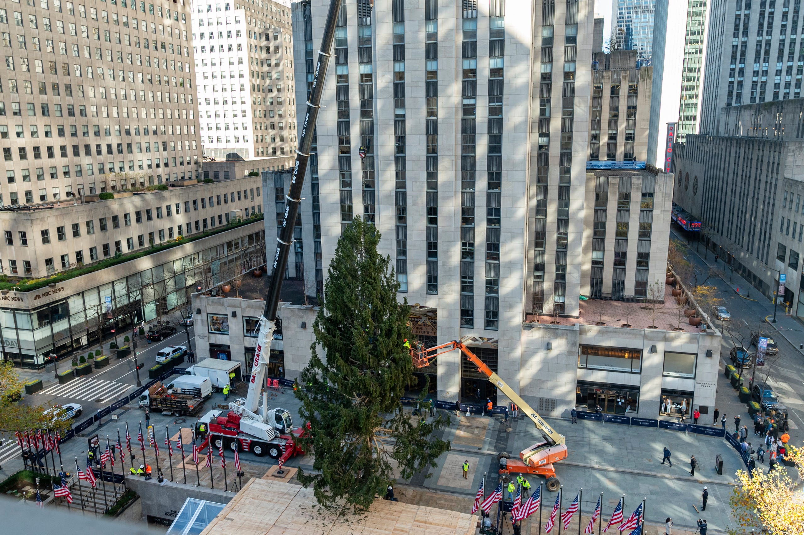 Rockefeller Christmas Tree Arrives In NYC: Photo Of 75 Foot Beauty