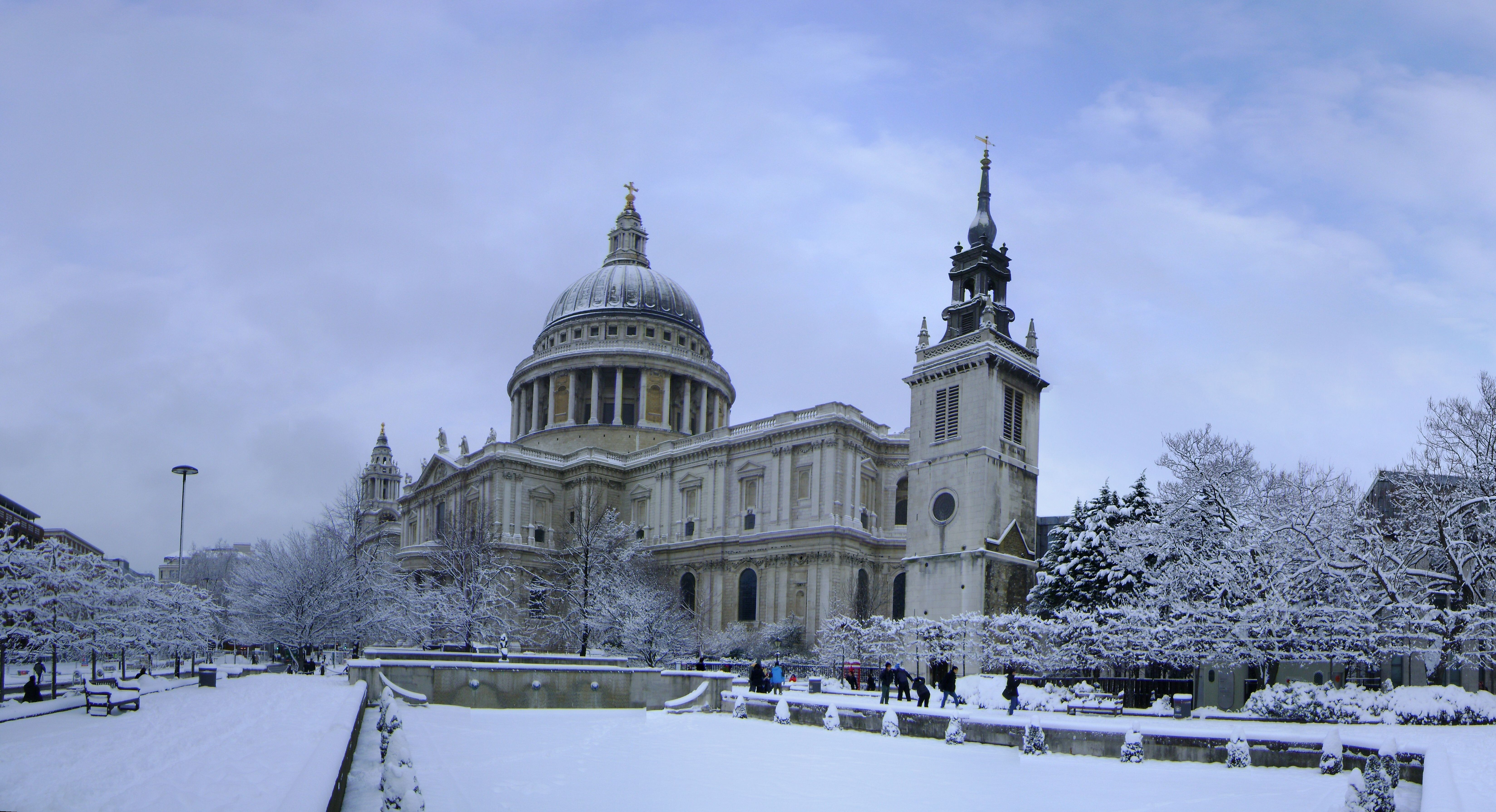 St Pauls Cathedral in London England Winter 5K Wallpaper