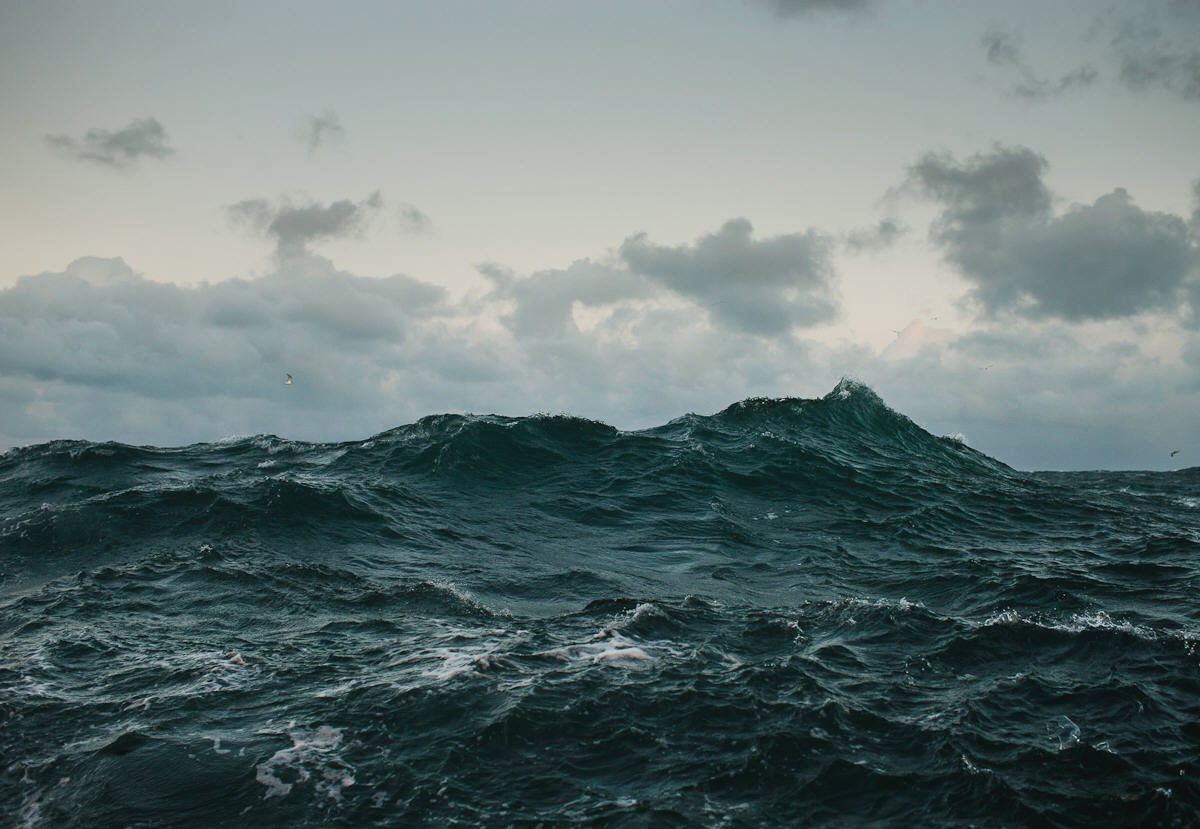 North Sea Waves HD Wallpaper