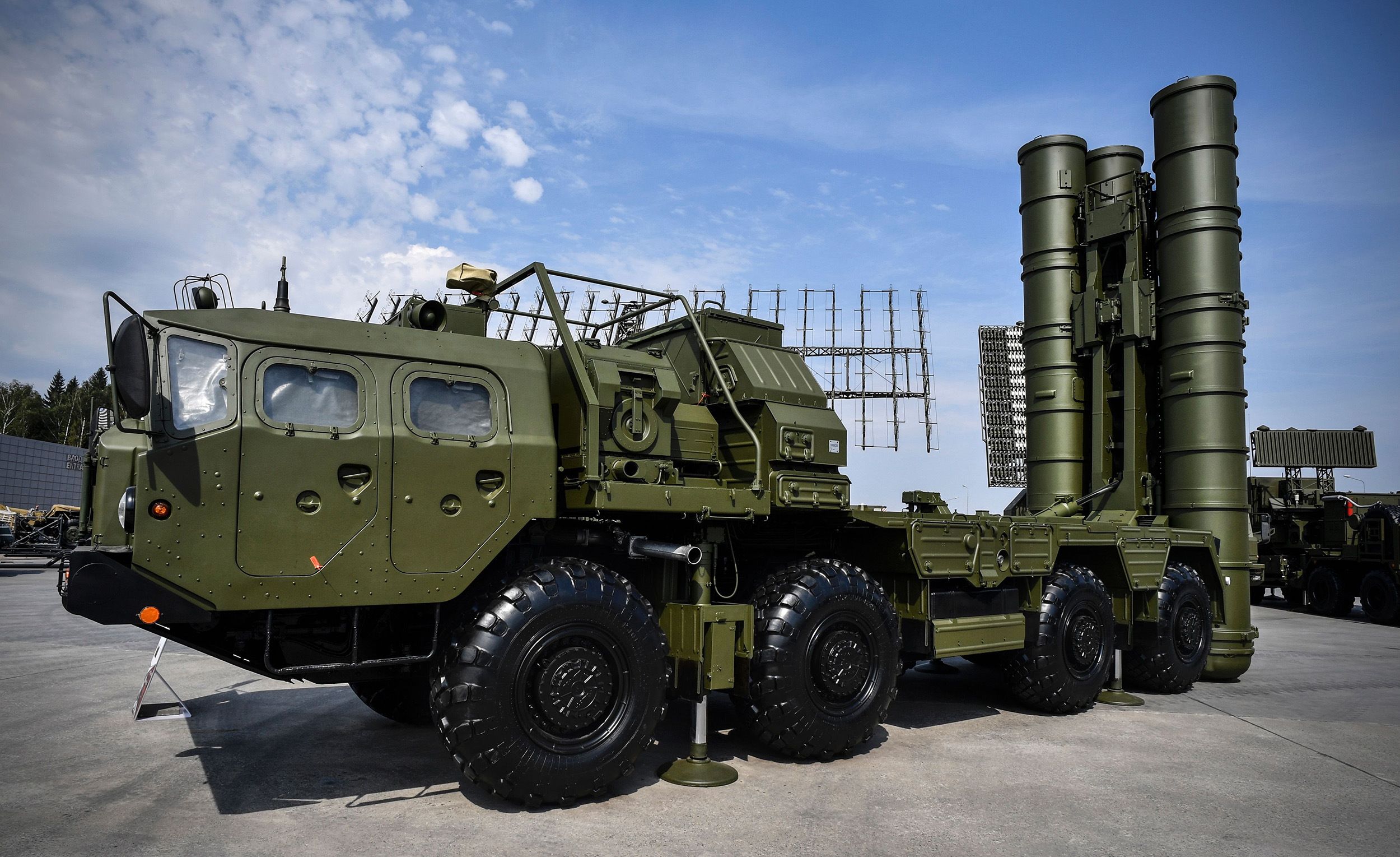 Turkey snubs NATO allies and buys missile systems from Russia