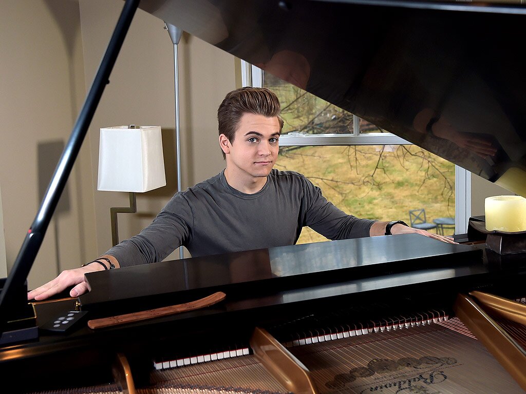 Hunter Hayes Hosts Whirlpool 'You Are My Sunshine' Contest