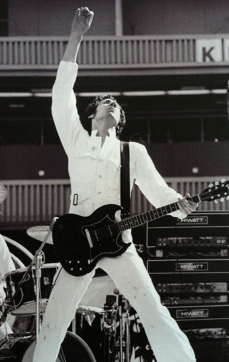 Pete Townshend performing with The Who in California, 1970. (Photo: Neil Zlozlower). Pete townshend, Guitarist photography, Rock and roll