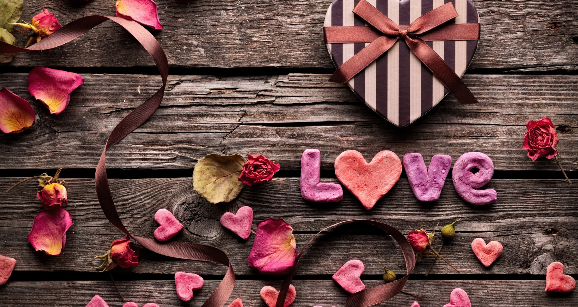 Download 1920x1020 Valentine's Day, Love, Wood, Heart, Leaves, Petals, Romance Wallpaper