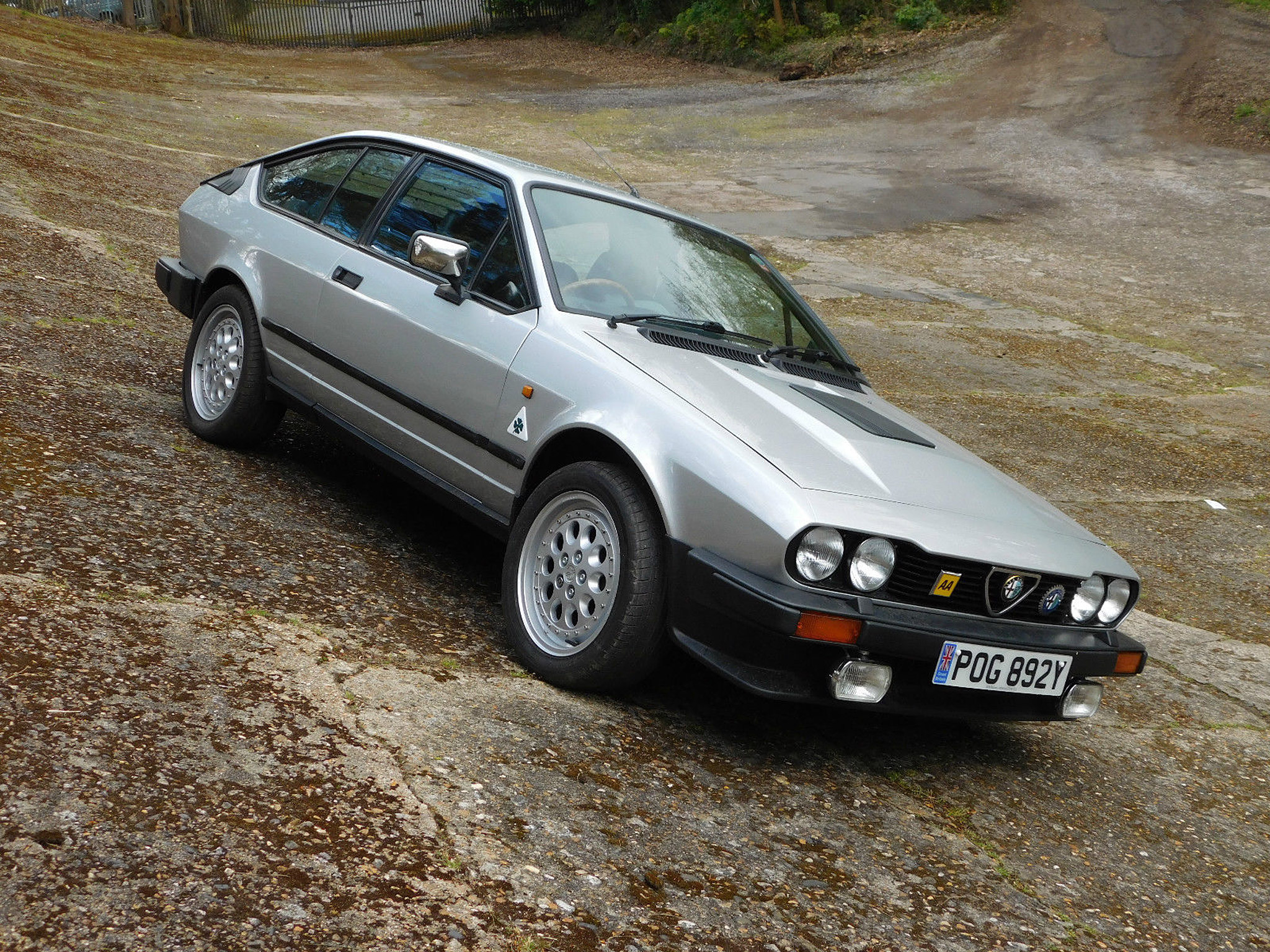 Alfa Romeo GTV6 Wallpaper