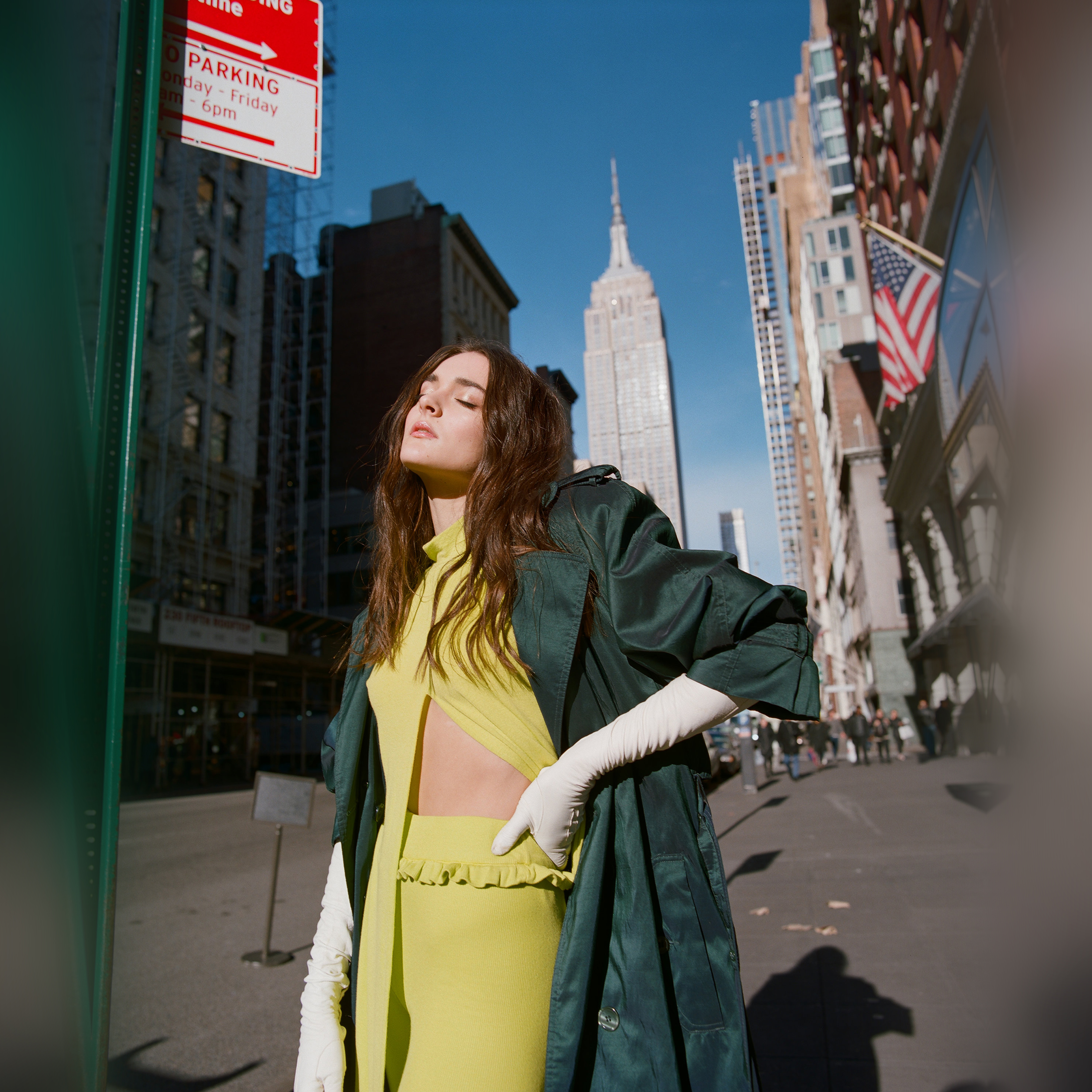 Newyork Girl Celebrity Street City Wallpaper