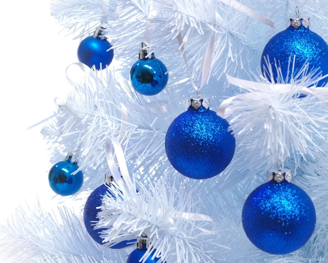 Blue Christmas Globes On A White Tree Wallpapers Holiday ... Desktop Backgrounds