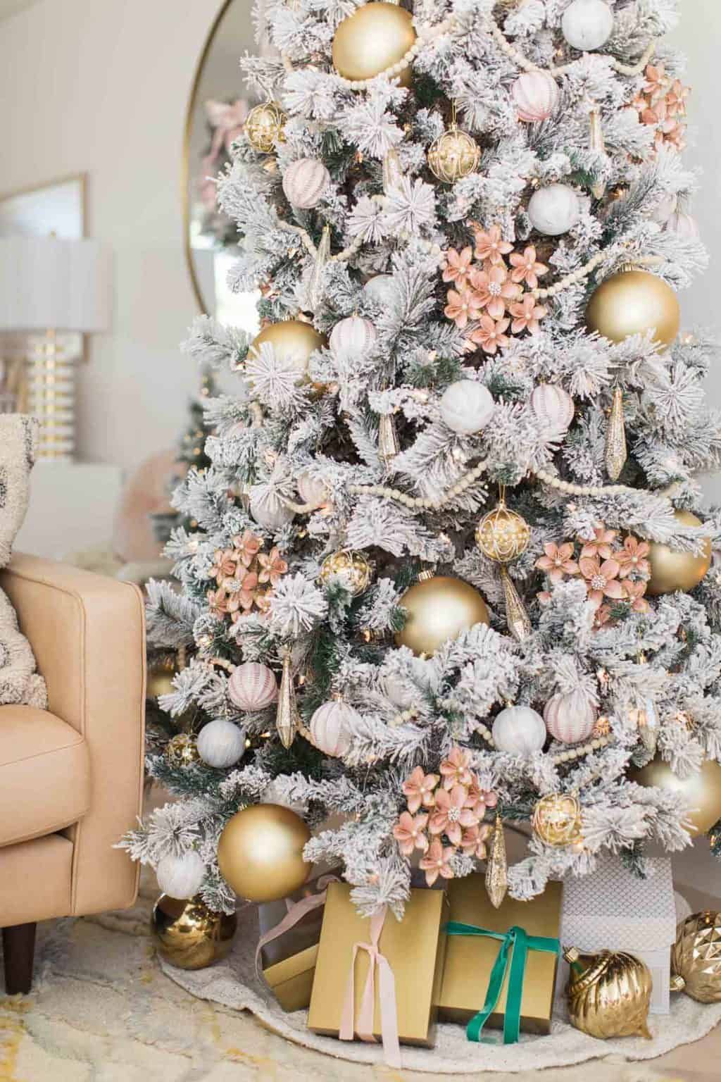 Best Christmas Tree Decorating Ideas and Picture 2021