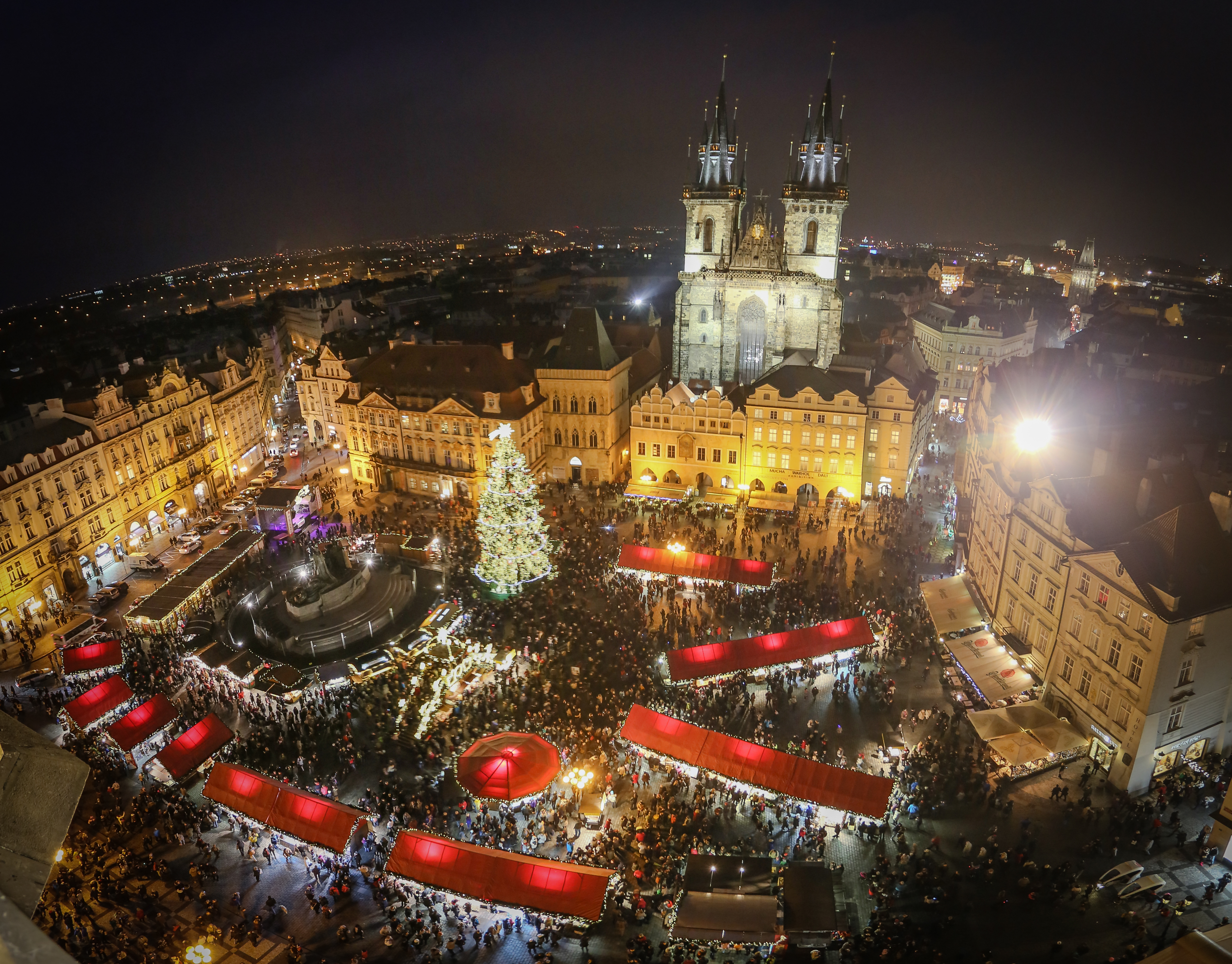 Wallpaper, birds, city, night, sky, wine, Tourism, Canon, panorama, Christmas, Prague, town square, metropolis, czech, angle, tree, view, market, wide, eye, festival, xmas, festive, landmark, republic, 1740l, tourist attraction, fete, mulled