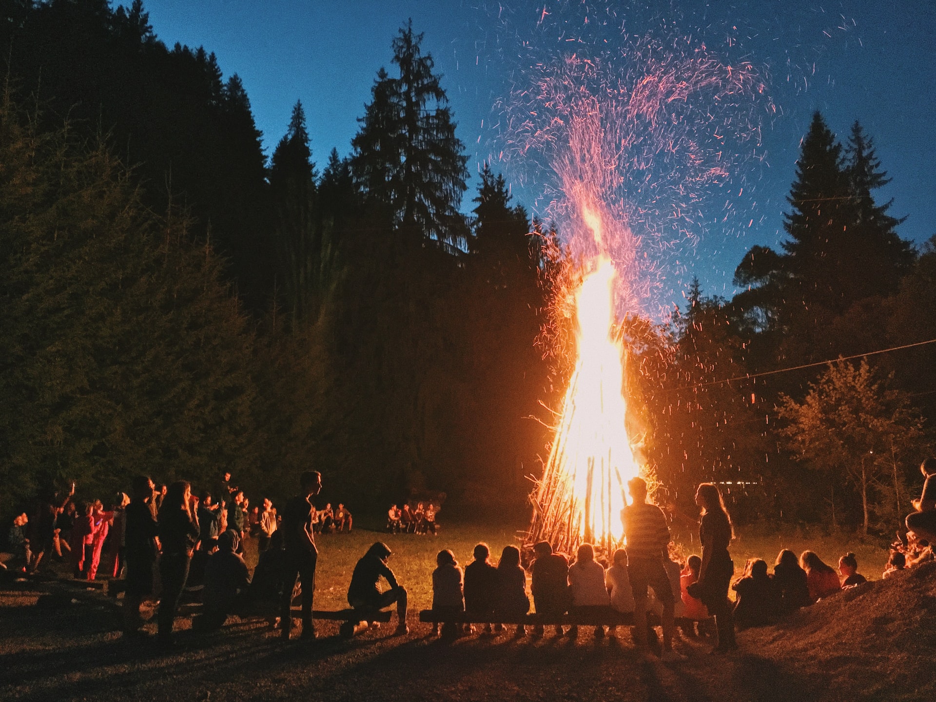 Perfect Bonfire Checklist: What You Should Bring