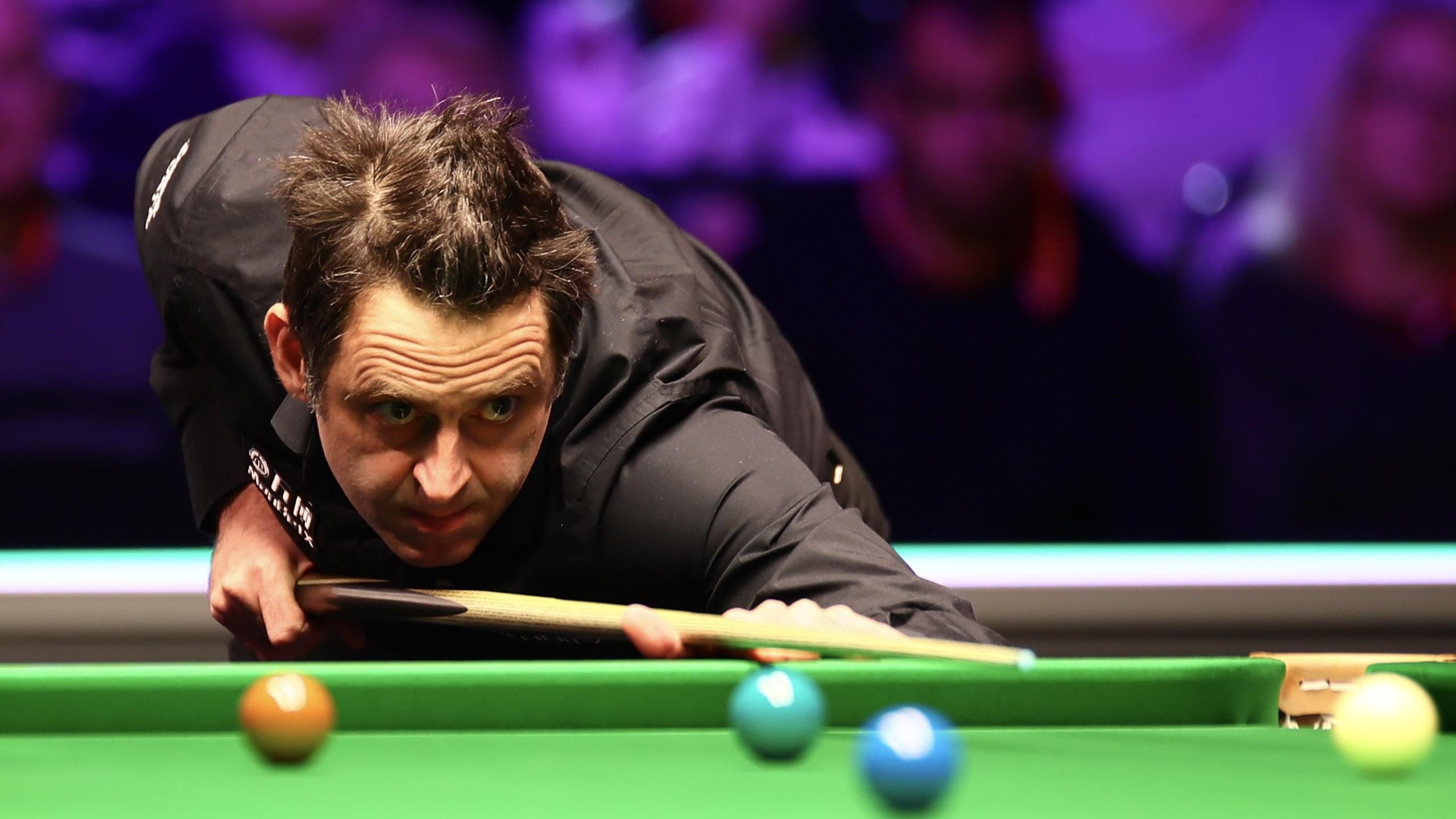 Ronnie O'Sullivan beats Mark Selby to reach final on night of drama and controversy