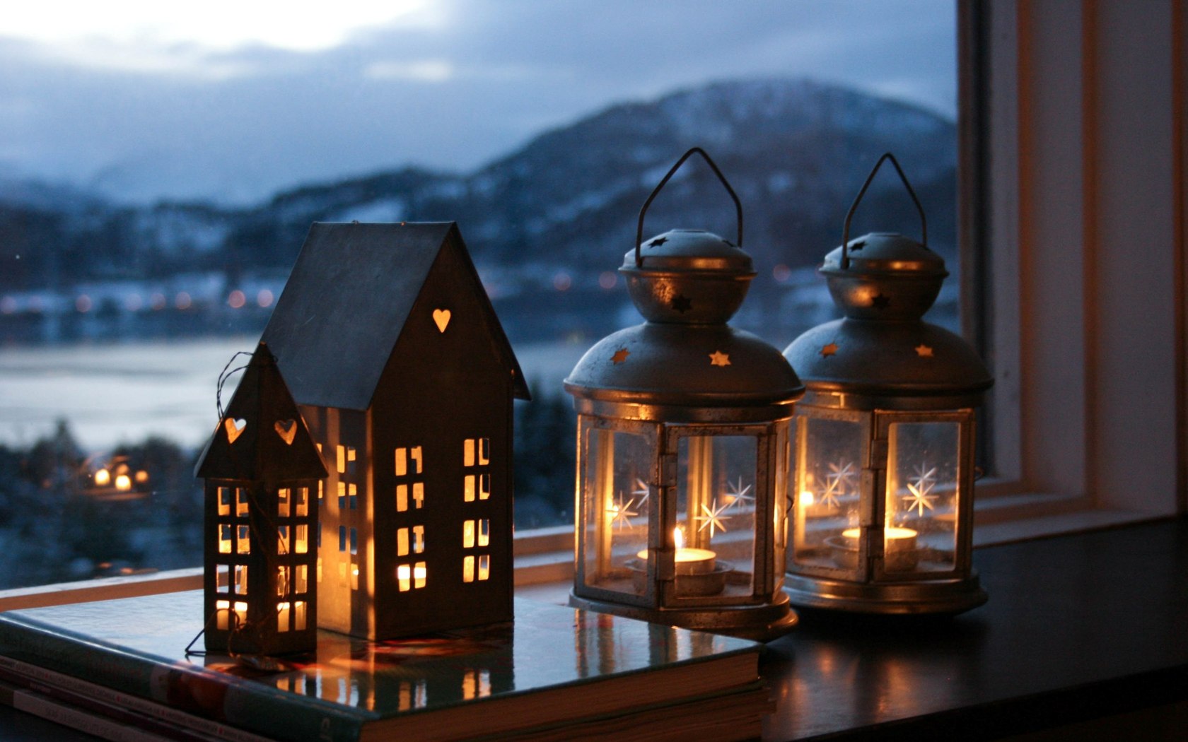 Download wallpaper lodge, Candles, window, sill free desktop wallpaper in the resolution 2560x1600