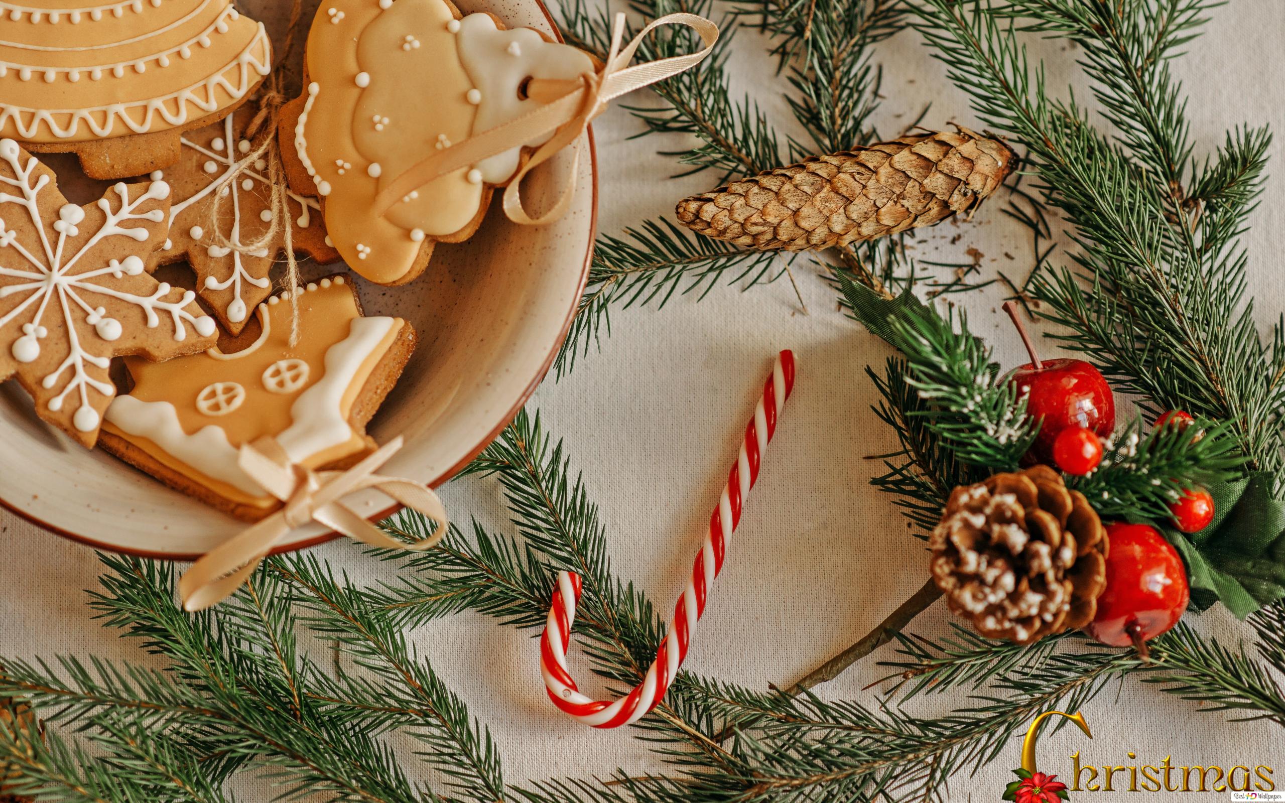 A bowl of gingerbread cookies with ornaments for Christmas HD wallpaper download