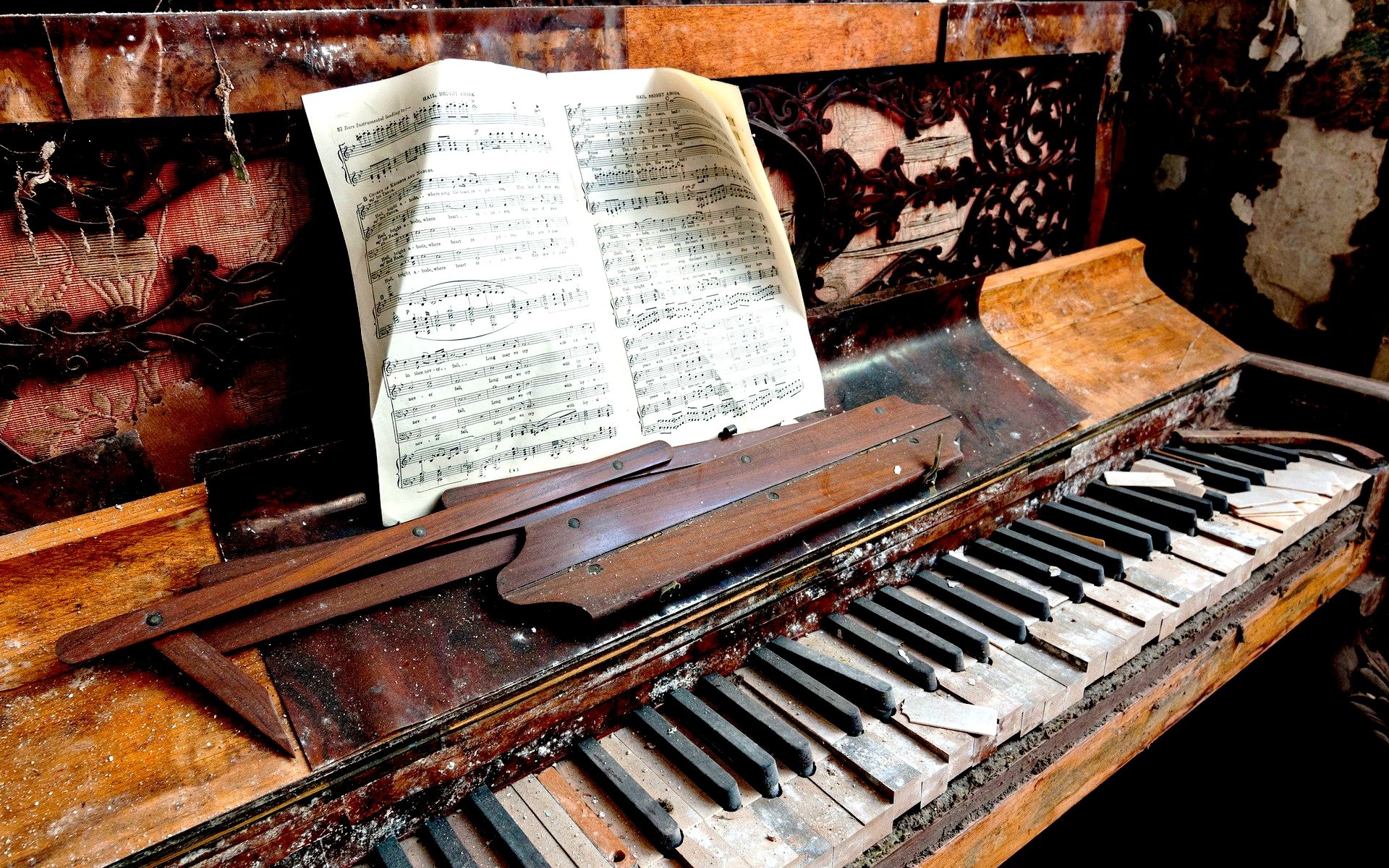 Very Old. Piano, Piano picture, Old pianos