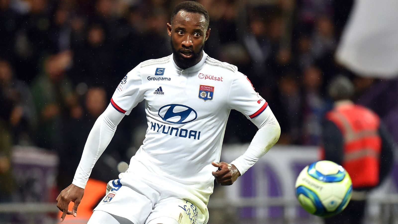 Chelsea consider Moussa Dembele transfer from Lyon in January