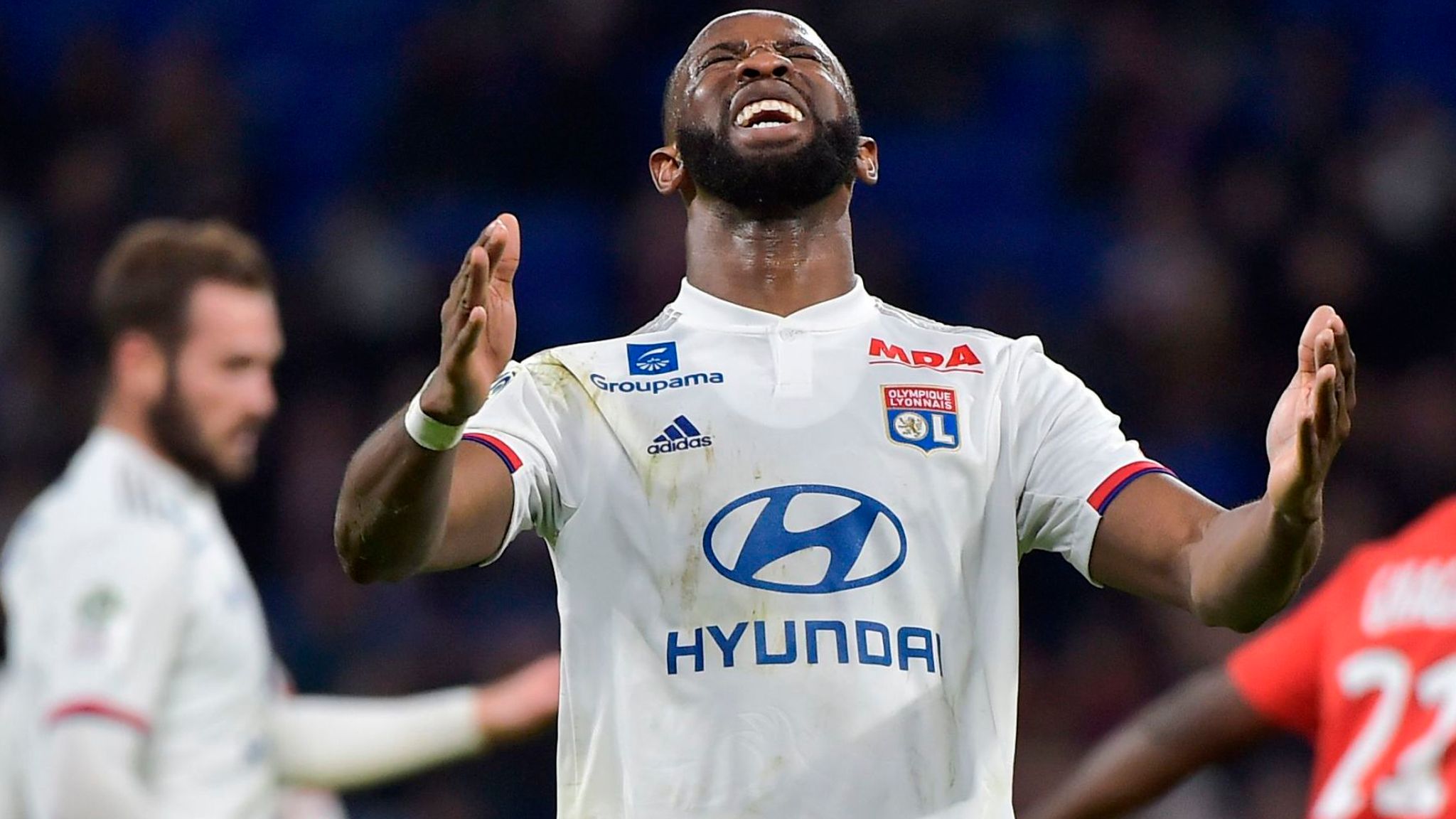 Moussa Dembele: Chelsea willing to pay £34m but Lyon want to keep striker