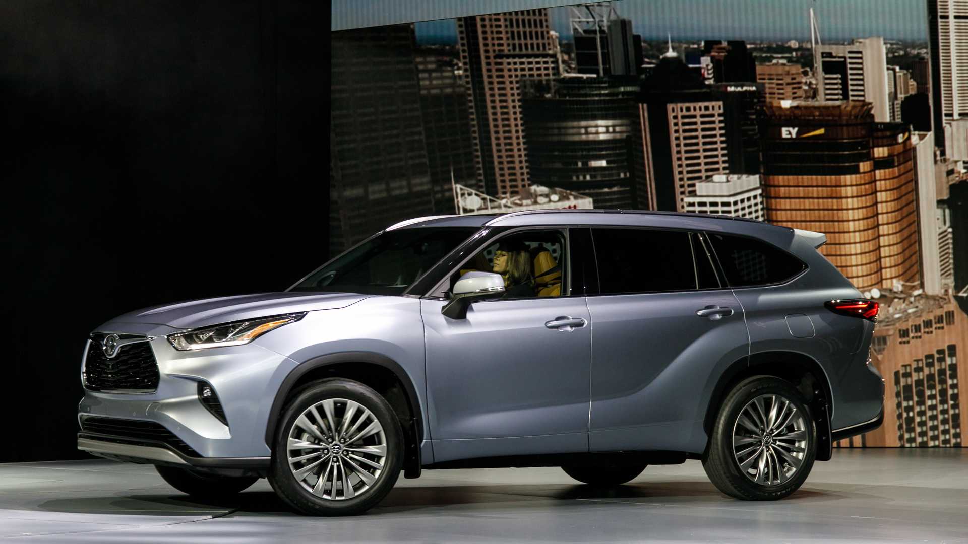 Video: 2020 Toyota Highlander Is The Brand's Best Looking Yet