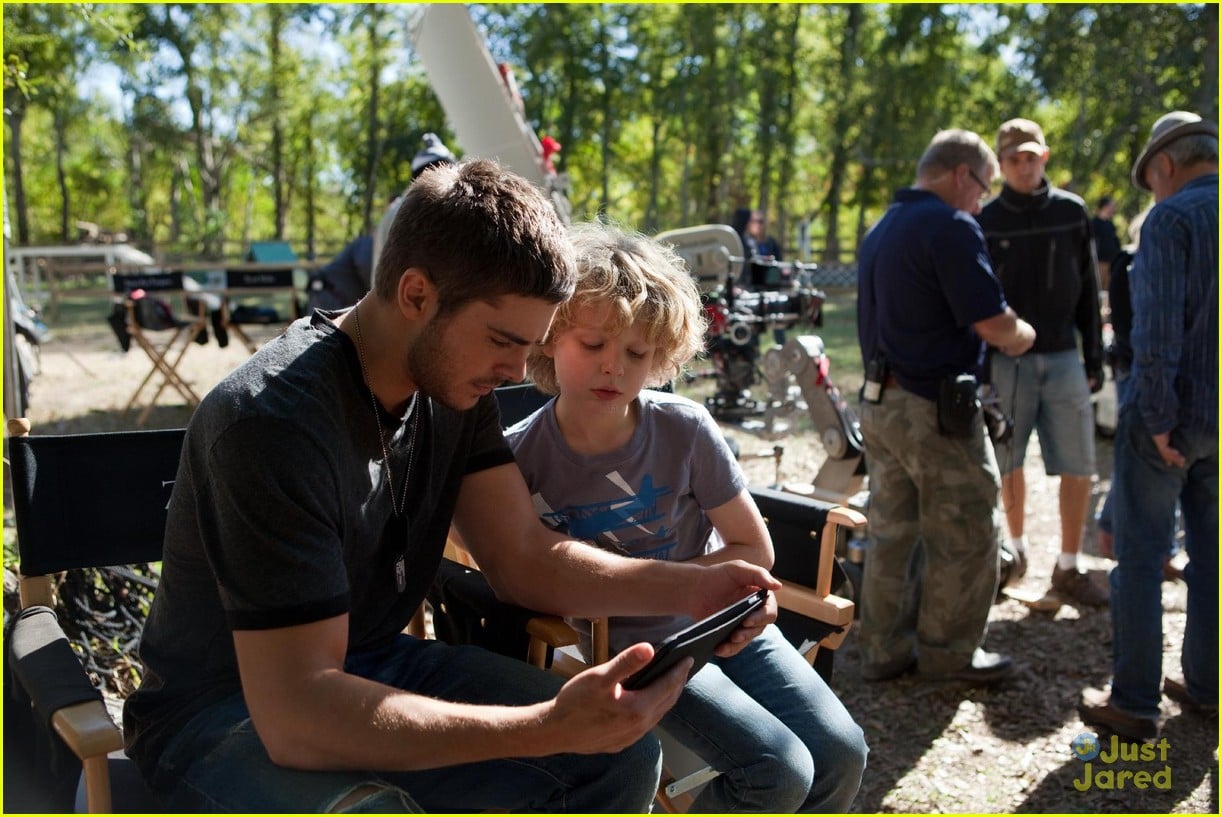 2 New Pics Of Zac Efron In 'The Lucky One'!