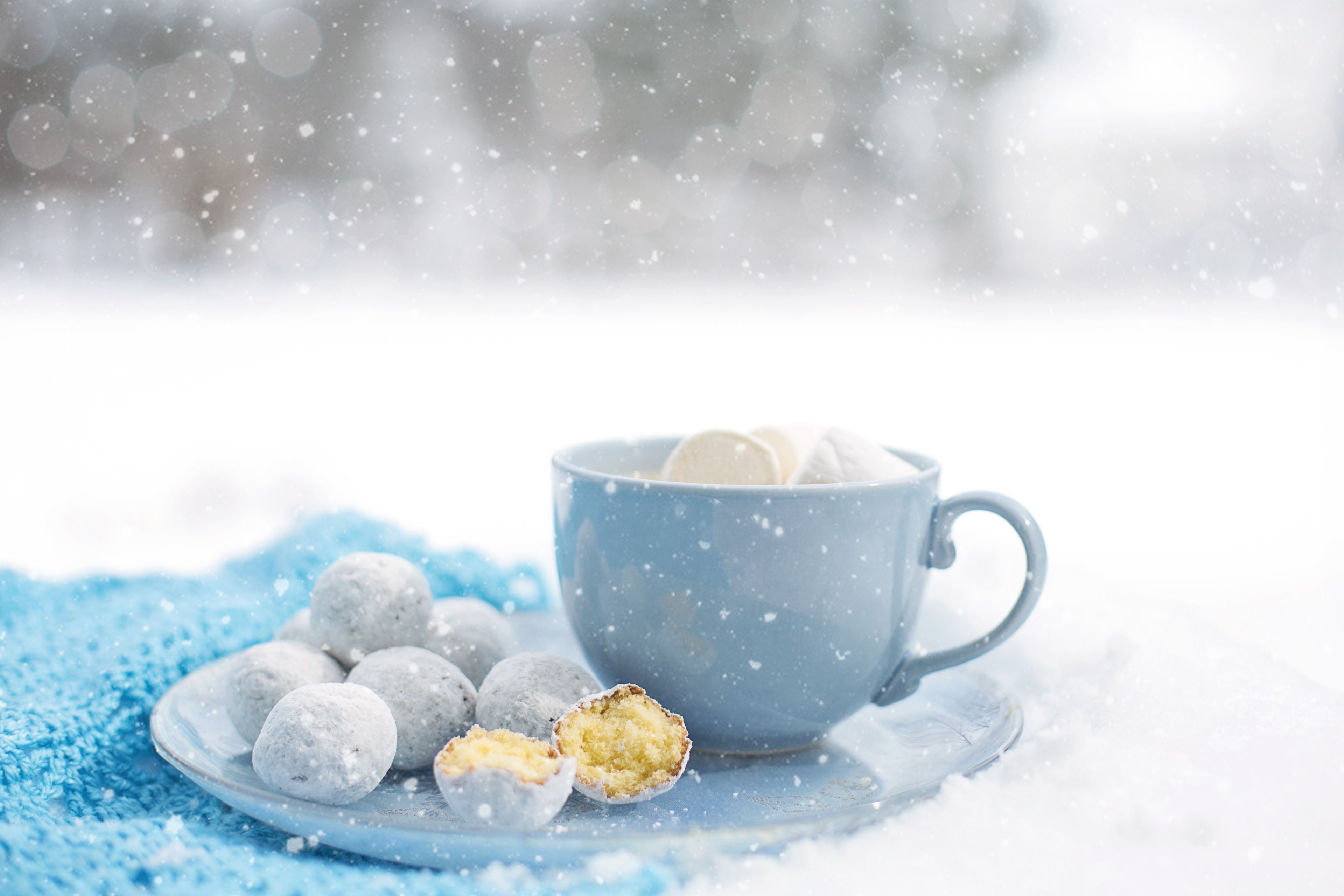 Wallpaper / hot chocolate cozy winter dessert warm snow mug 4k wallpaper