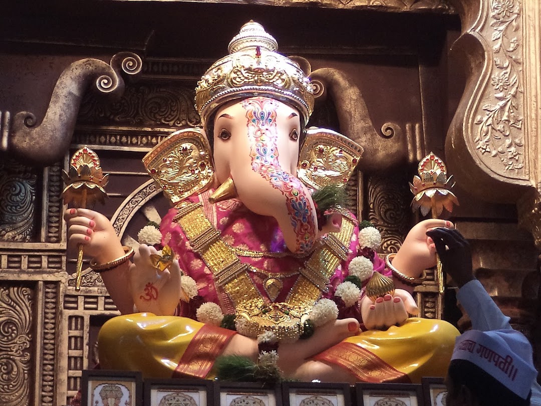Shreemant Dagdusheth Halwai Ganpati Mandir in the city Pune