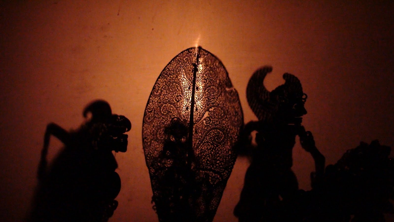 Gustavo Thomas Theatre: Wayang Kulit Balinese Shadows Puppet Theater: The Sacrifice of Bima (The Performance)