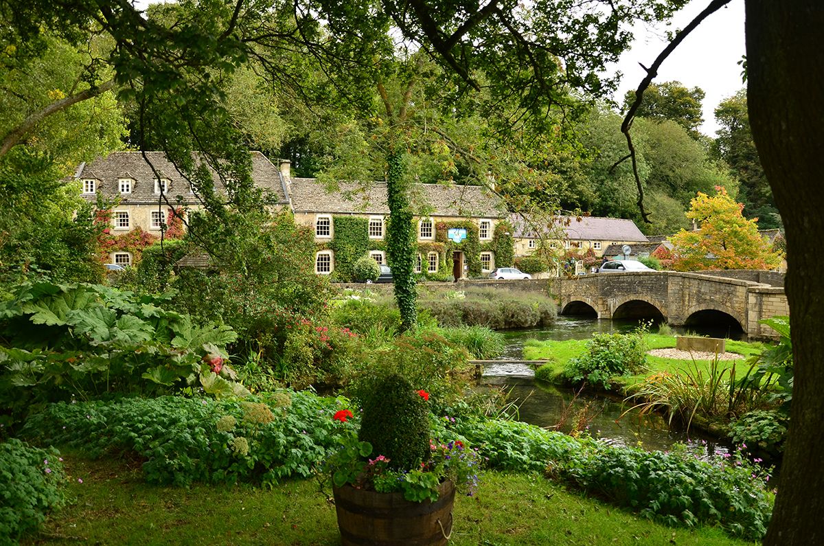 English Village Wallpaper