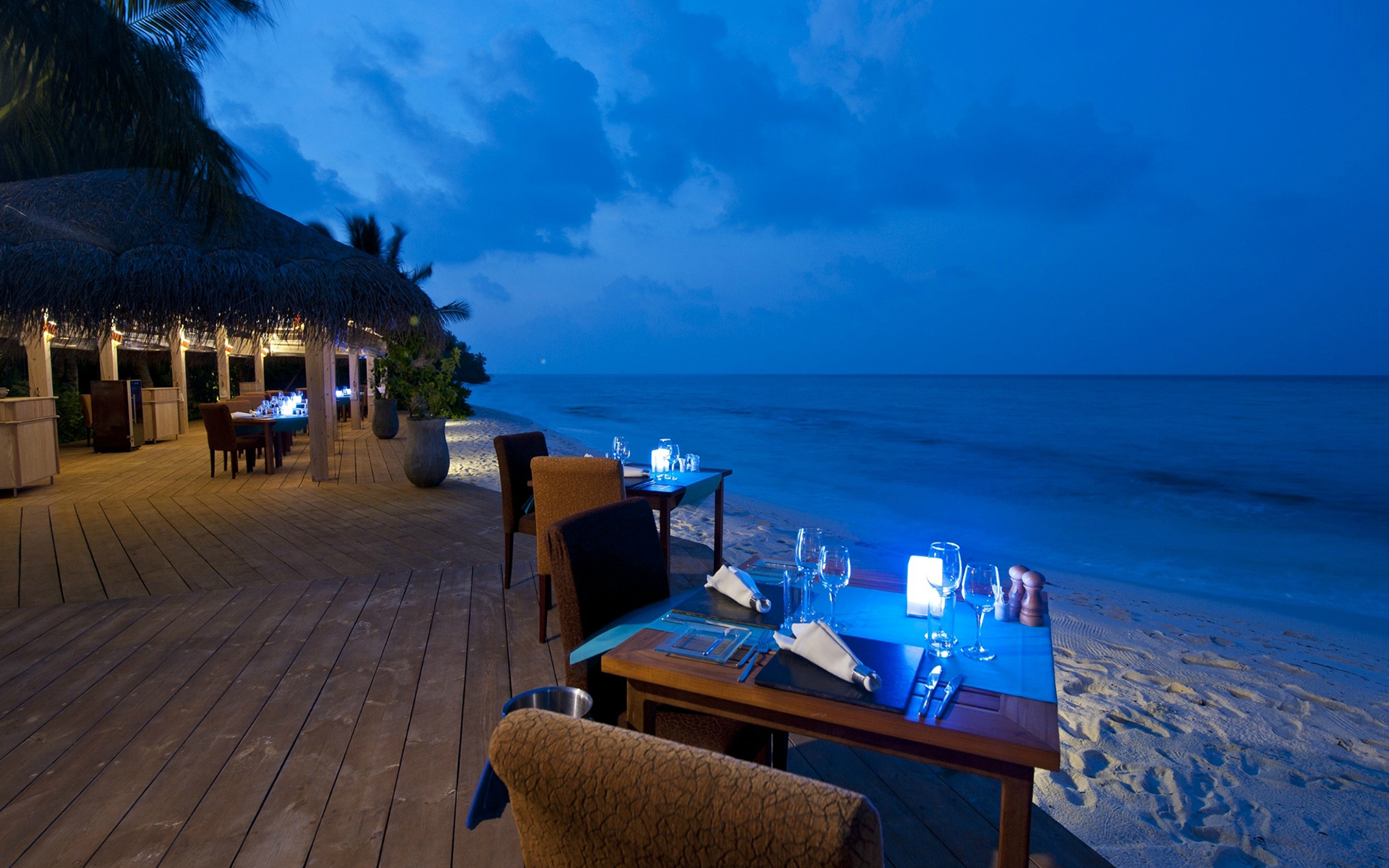 Romantic beach dinner