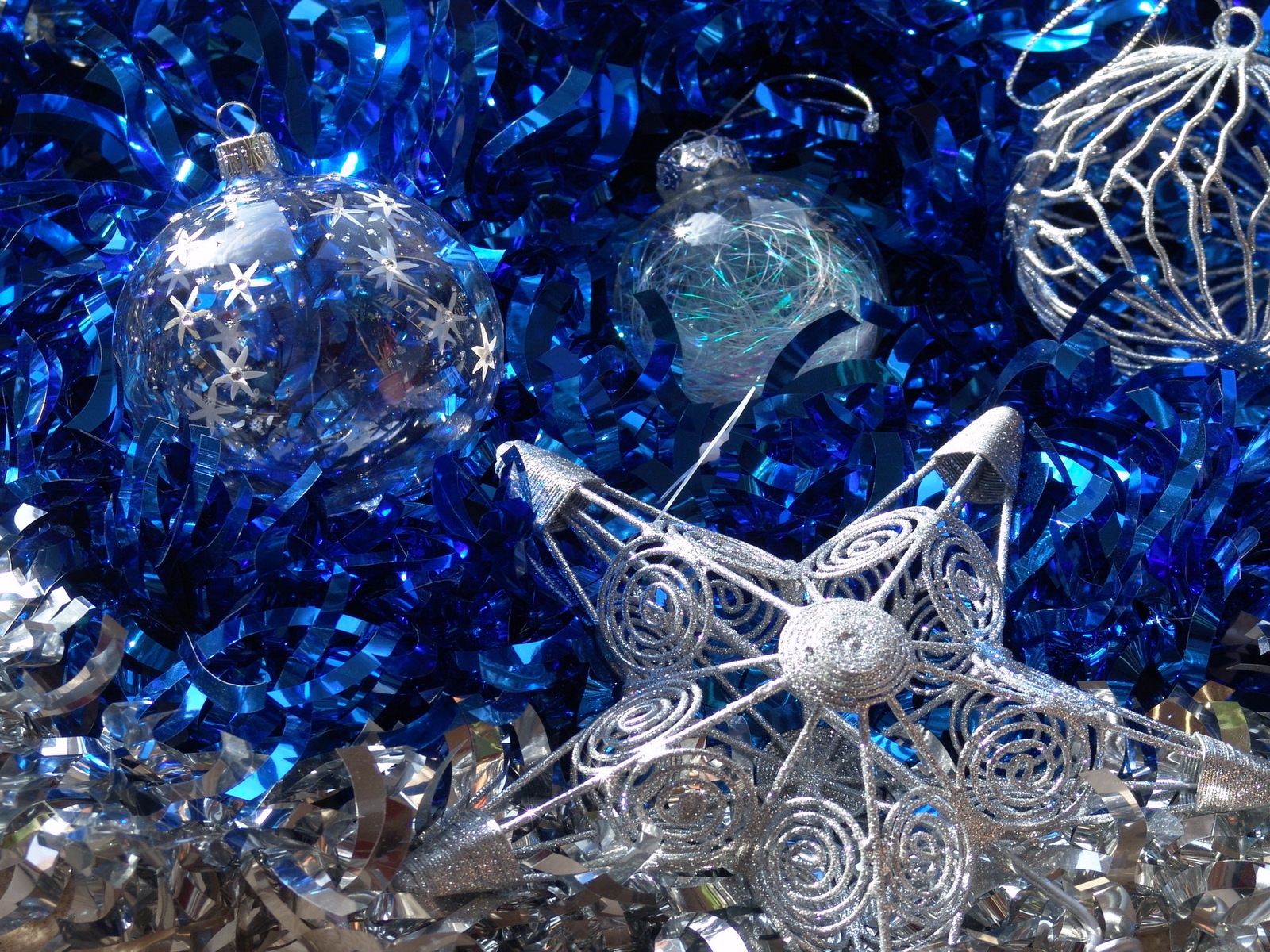 Silver and blue ornaments wallpaper. Silver and blue ornaments