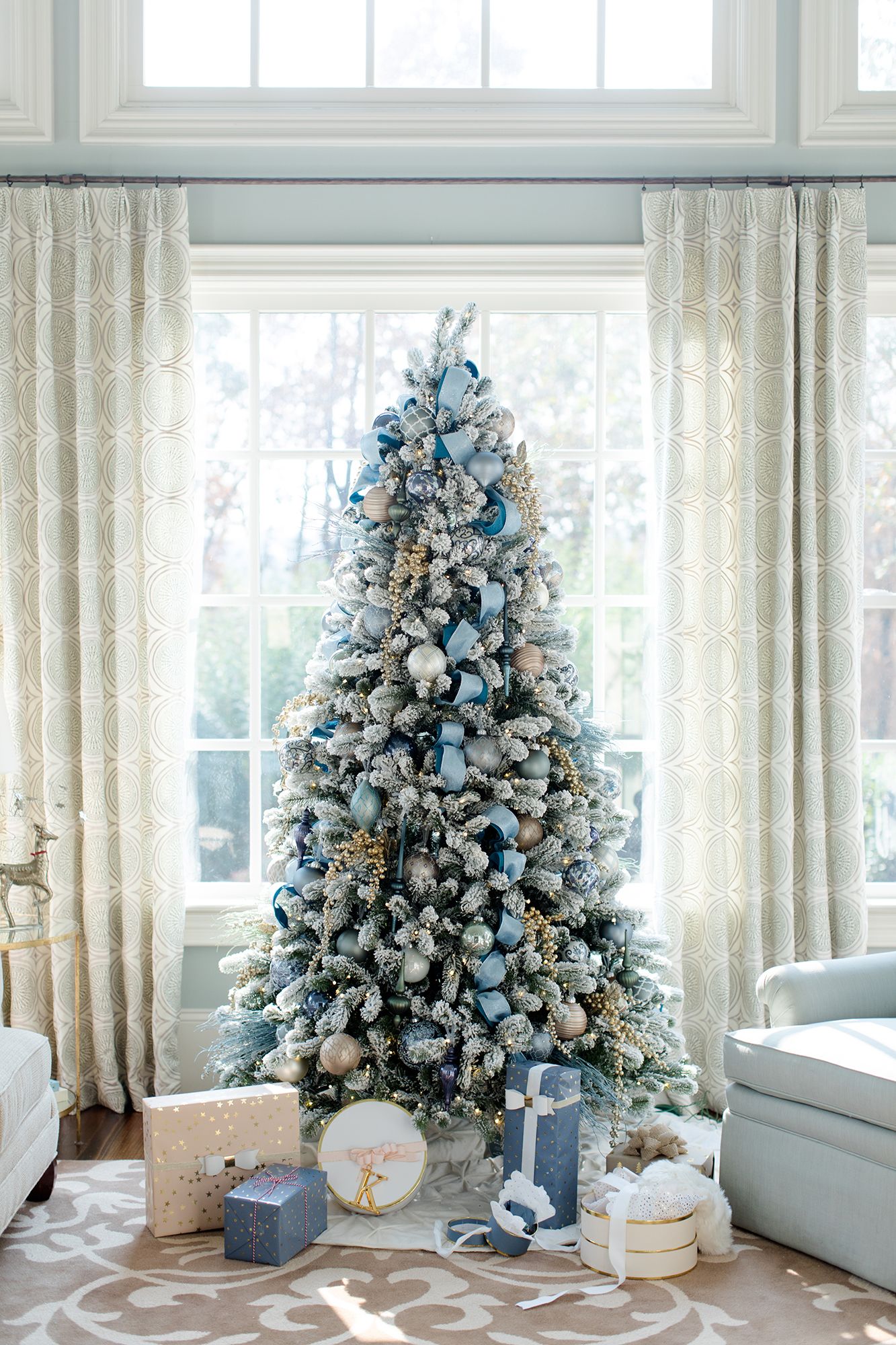 Brilliant Ways to Add Ribbon to Your Christmas Tree