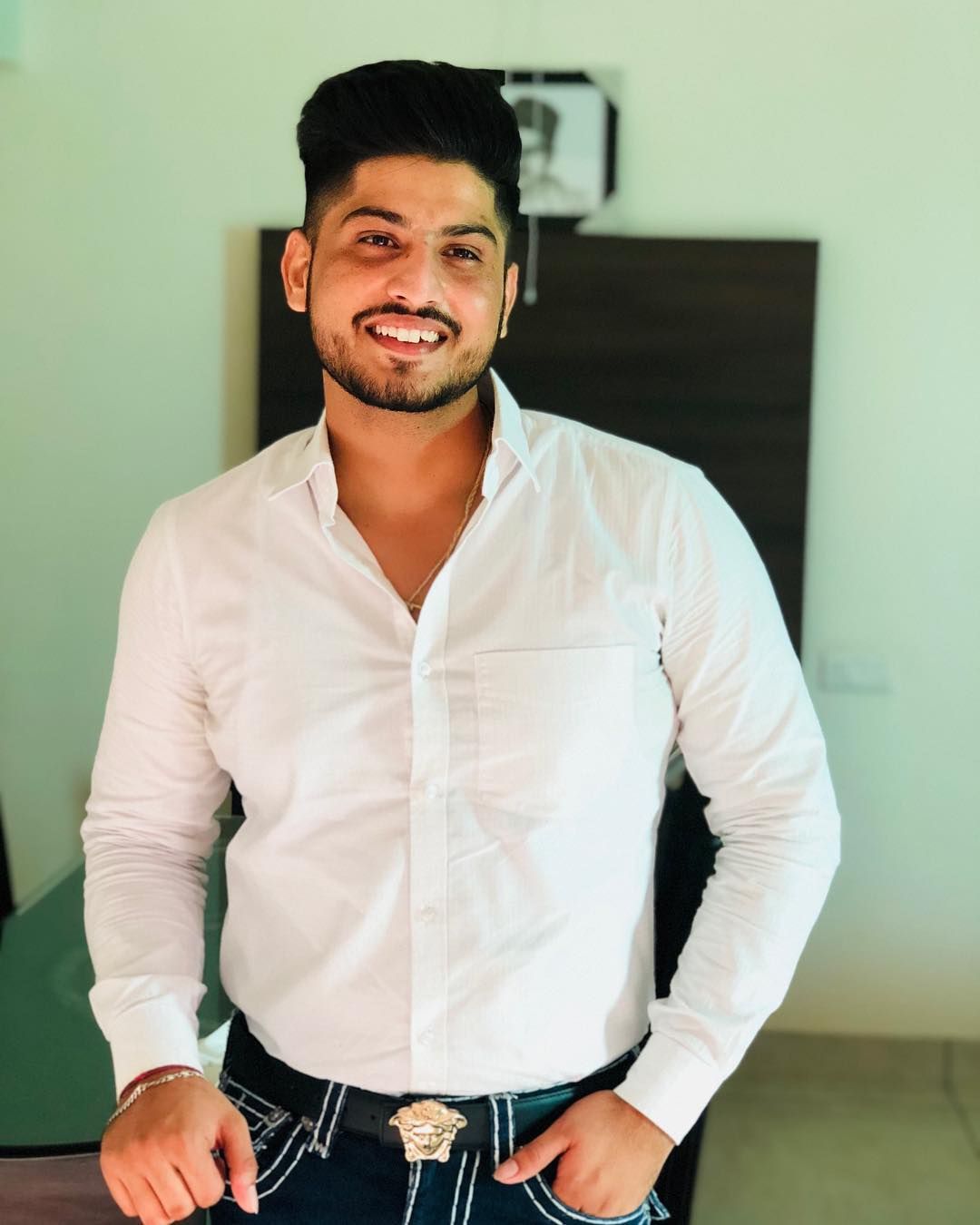 Thanku everyone you guyz made #PhoneMaarDi trending song, a successful project by team #JassRecords, keep this love and blessings. Songs, Singer, Curly hair men