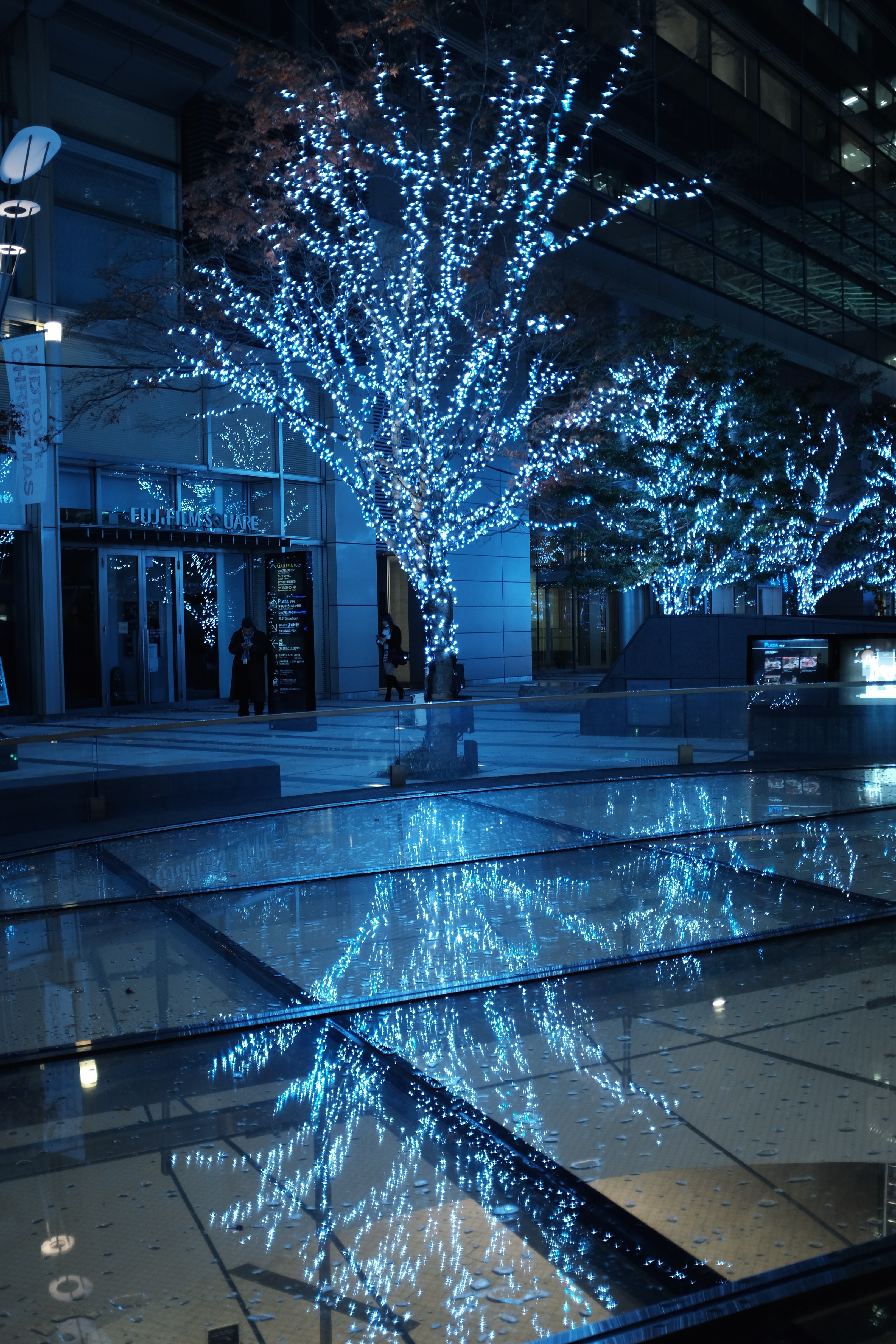 Wallpaper, night, reflection, christmas lights, Tokyo, chrome, fujifilm, ART, light, illumination, lighting, fujinon, roppongi, classicchrome, x, tokyomidtown, x100, x100t, christmas decoration 3264x4896