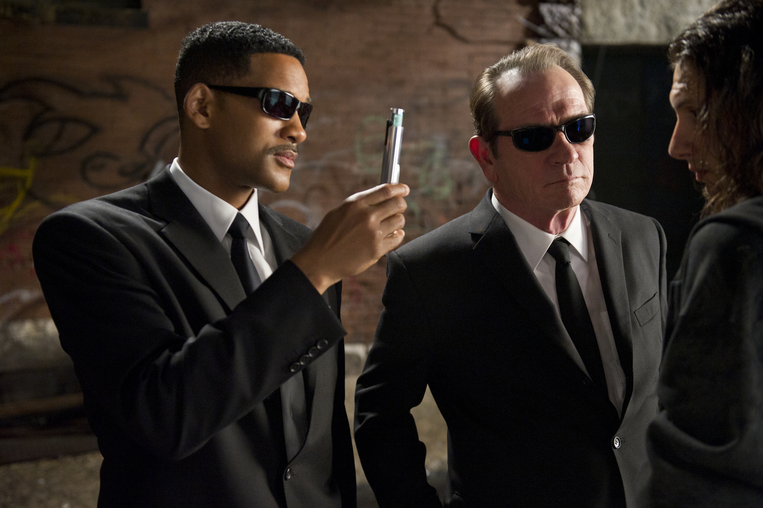 New MEN IN BLACK 3 Photo Of Will Smith, Josh Brolin And Tommy Lee Jones Are Movie Geeks