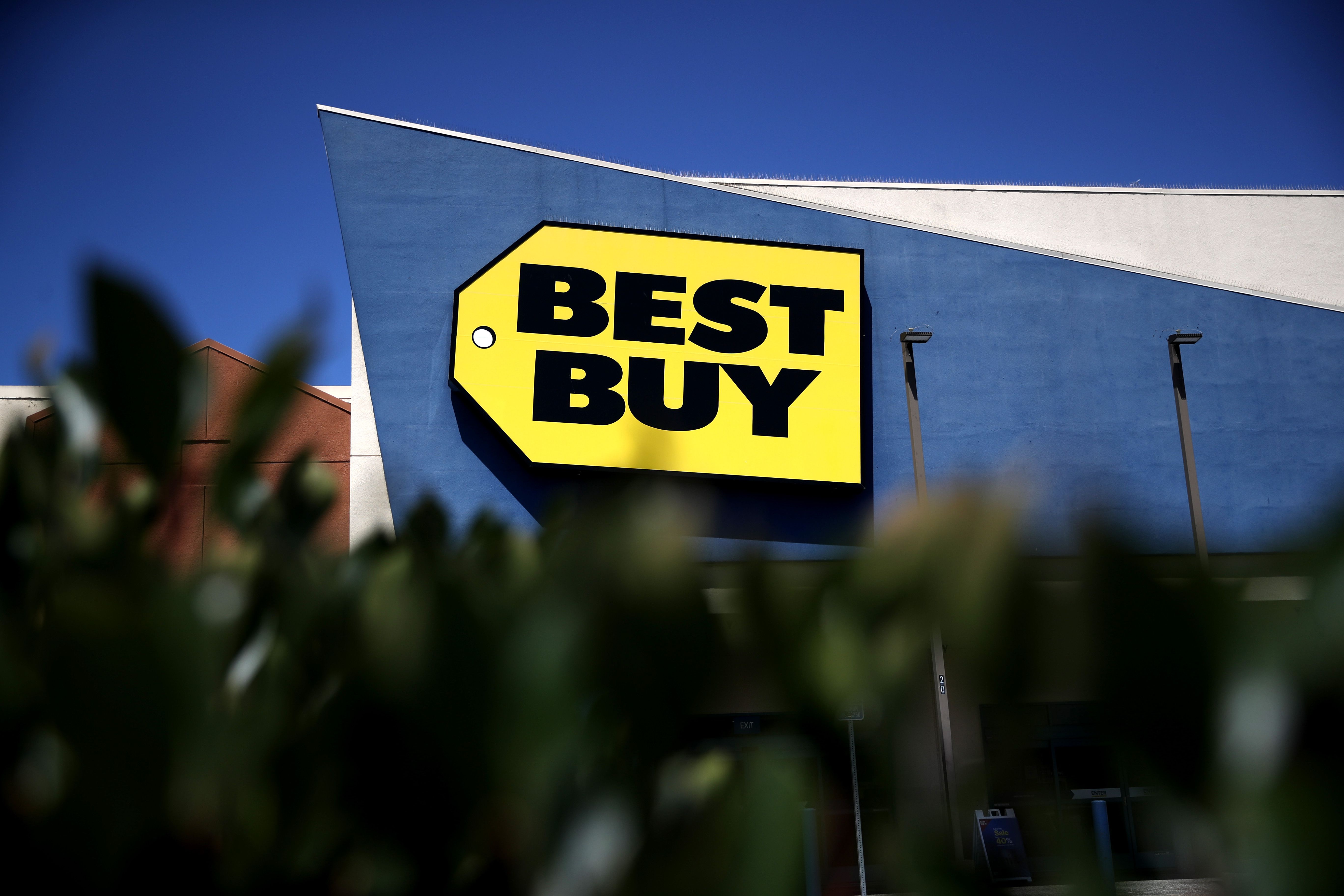 Best Buy releases Black Friday ad that includes Apple devices and early deals