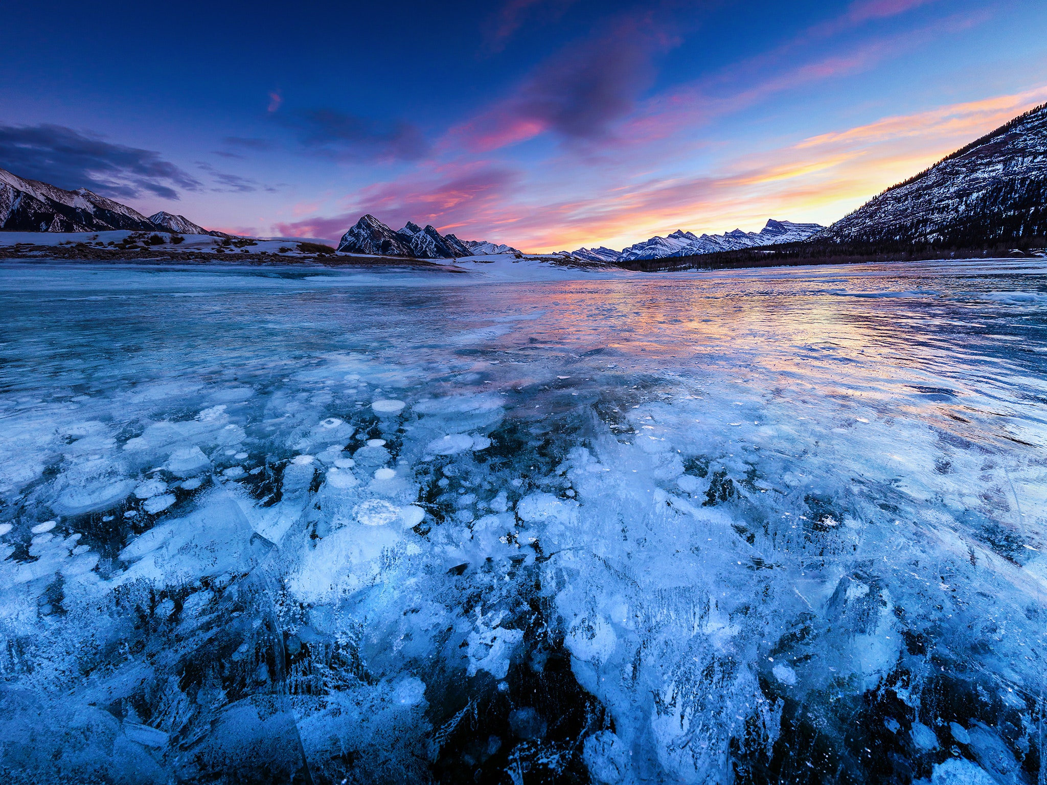 10 Frozen Lakes That Will Restore Your Faith in Winter
