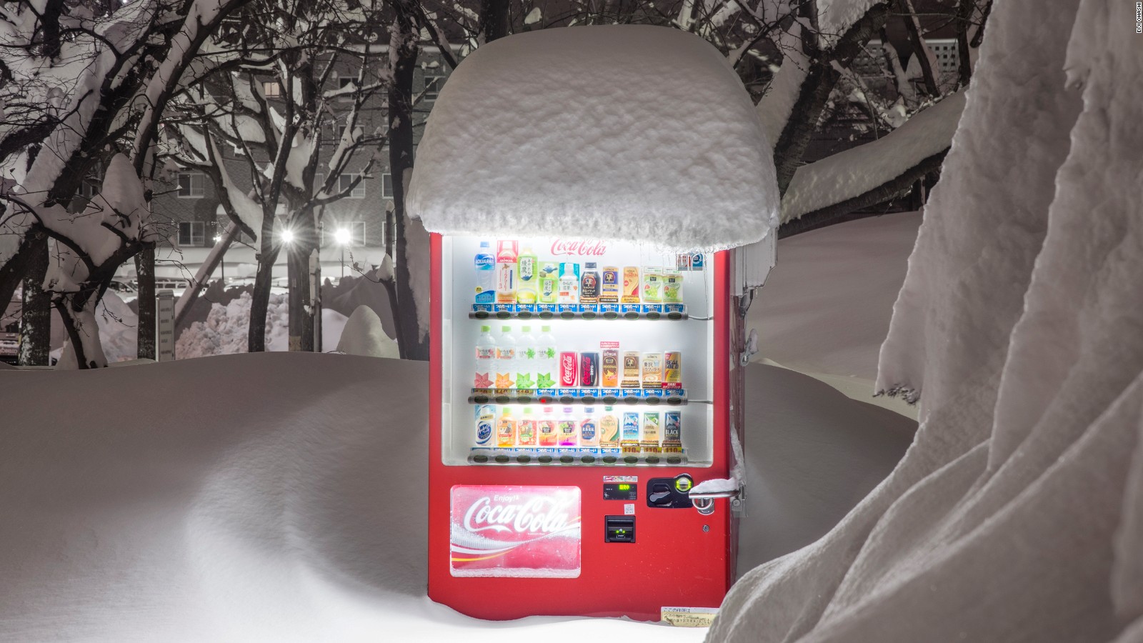 The beauty of Japan's lonely vending machines