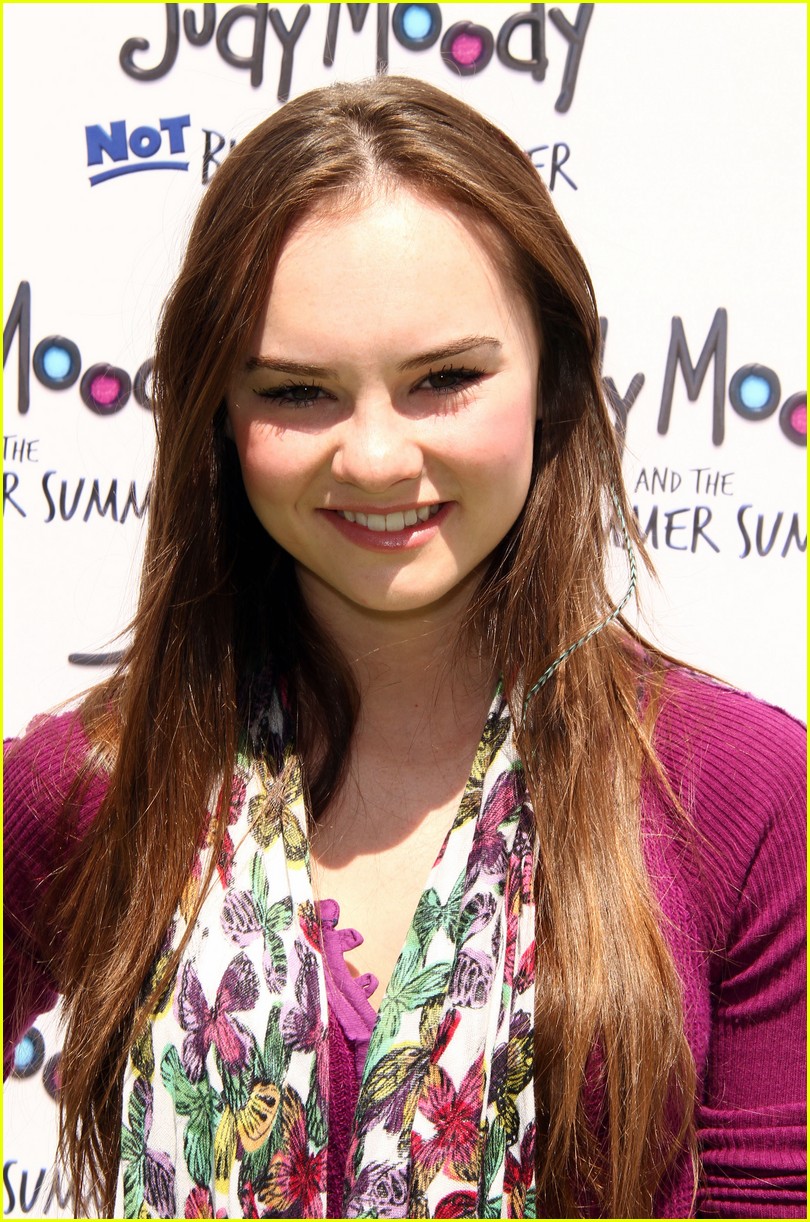 Madeline Carroll: Pink Fringe Feet!: Photo 420730. Madeline Carroll Picture. Just Jared Jr