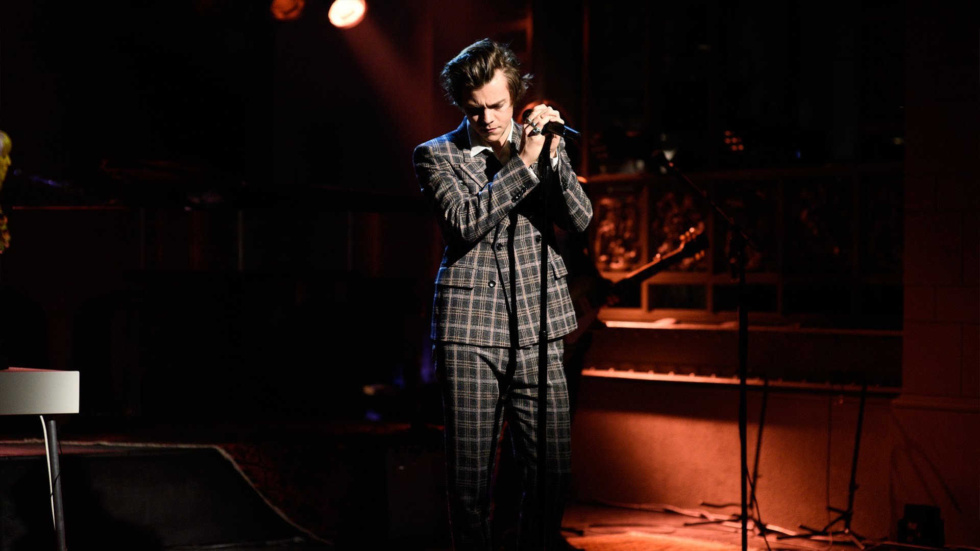 Harry Styles Performs 'sign Of The Times' And Debuts Styles Sign Of The Times