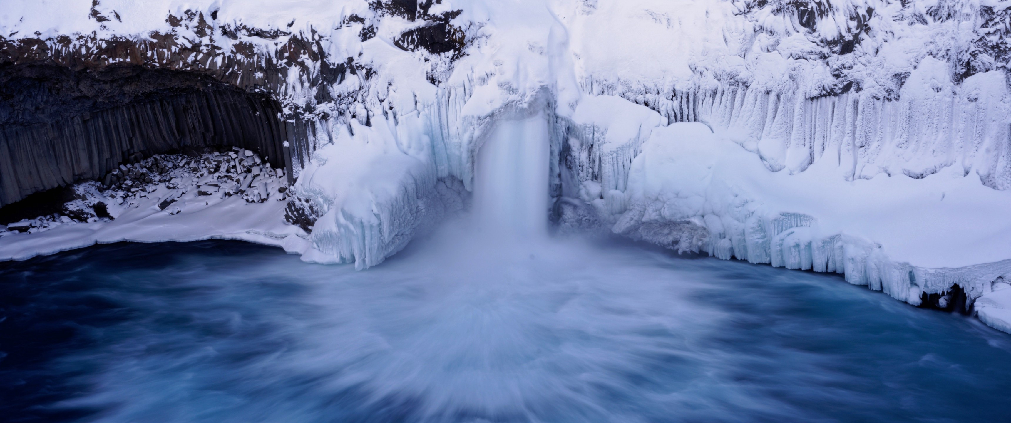 Download 3440x1440 Snow, Water, Winter, Rocks, Foam Wallpaper