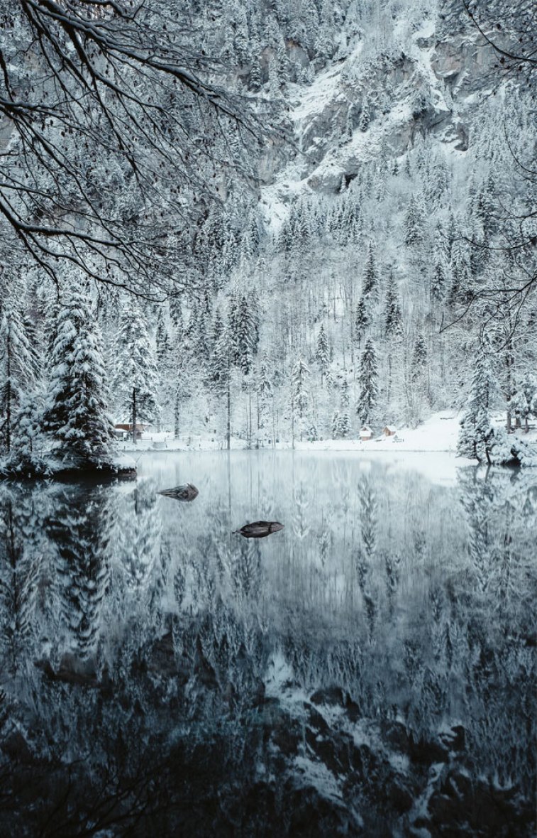 Winter in Switzerland, Frozen Lake Wallpaper